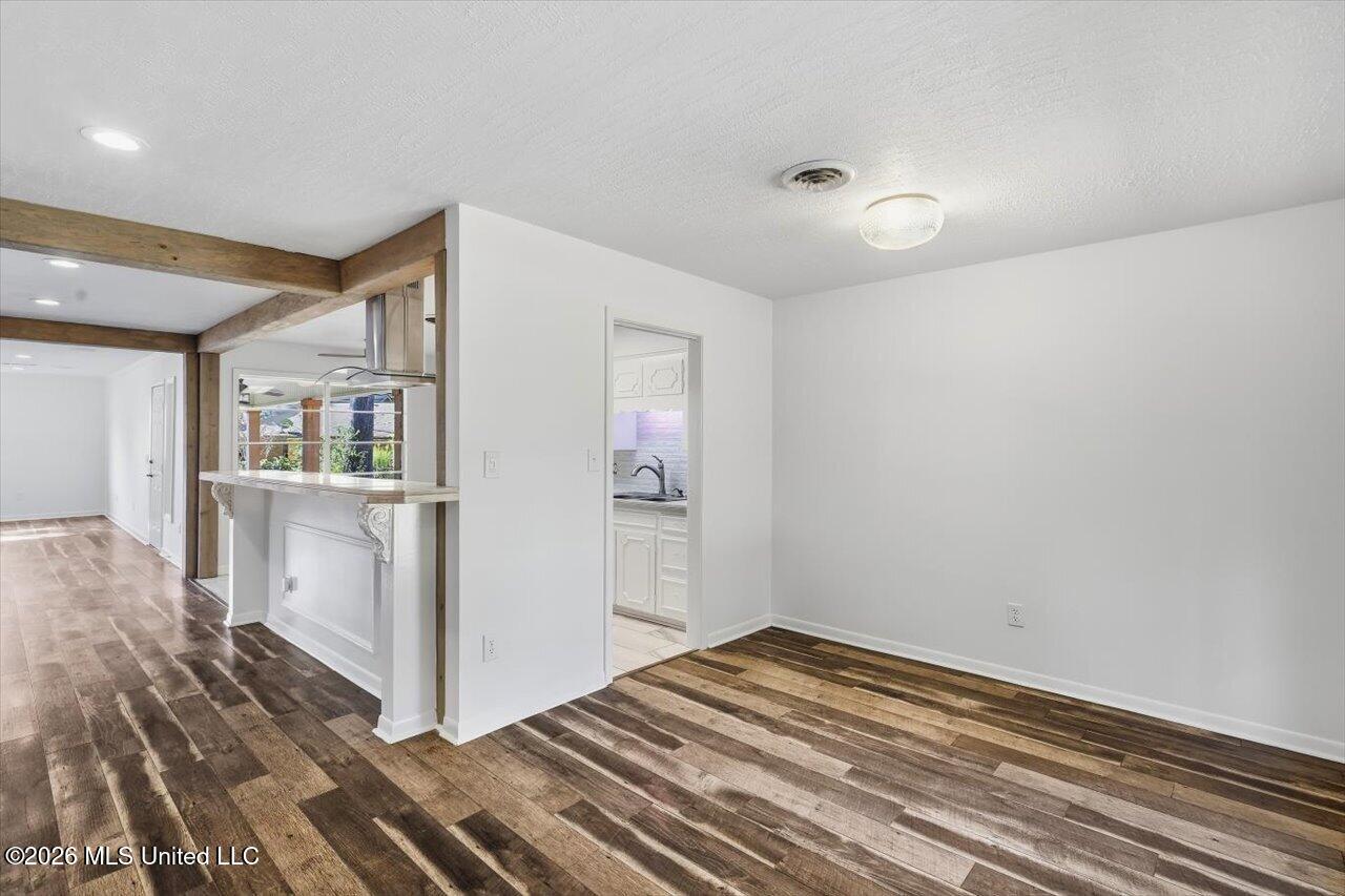 1302 Sunset Drive Property Photo 11