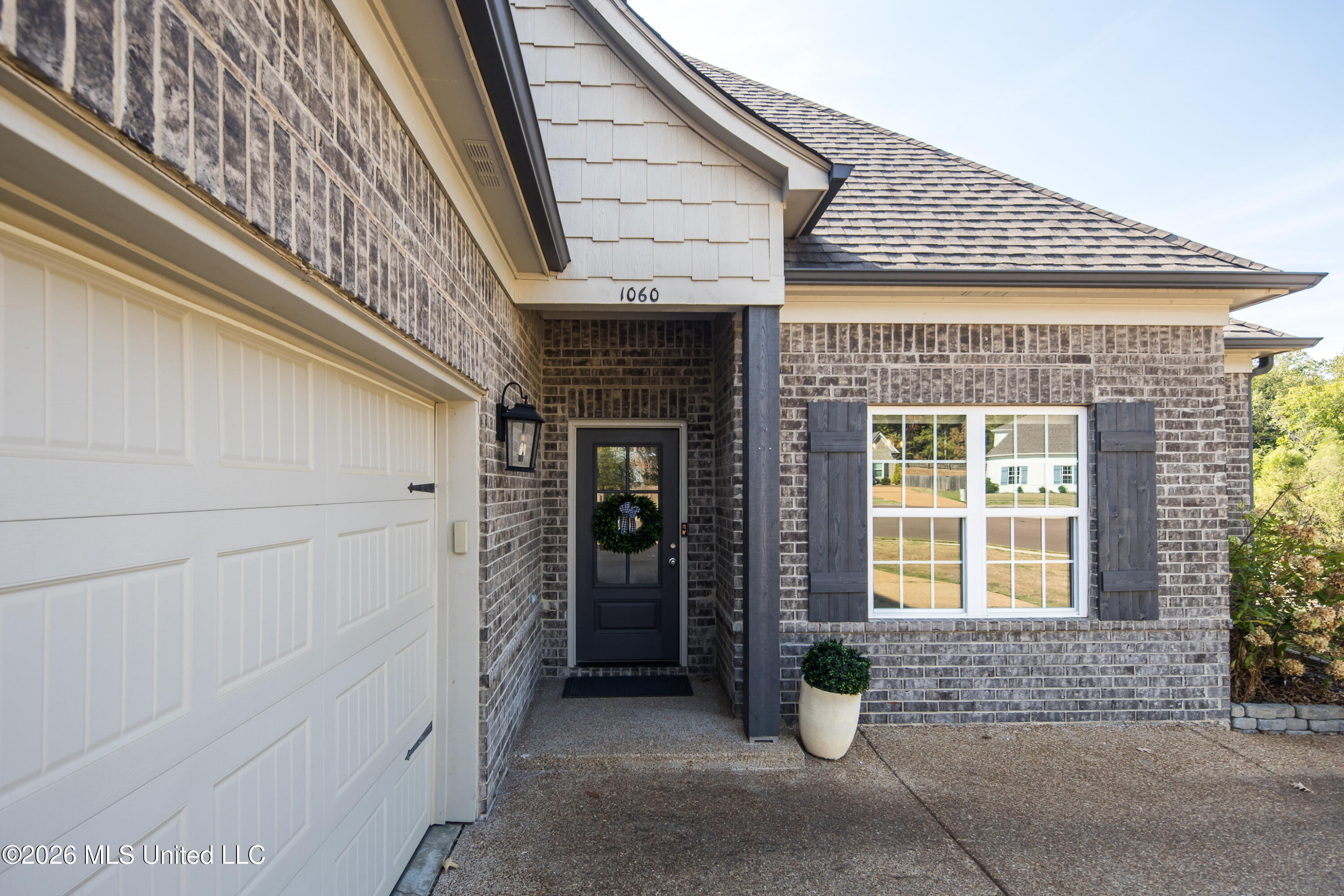 1060 Pettigrew Drive Property Photo 3