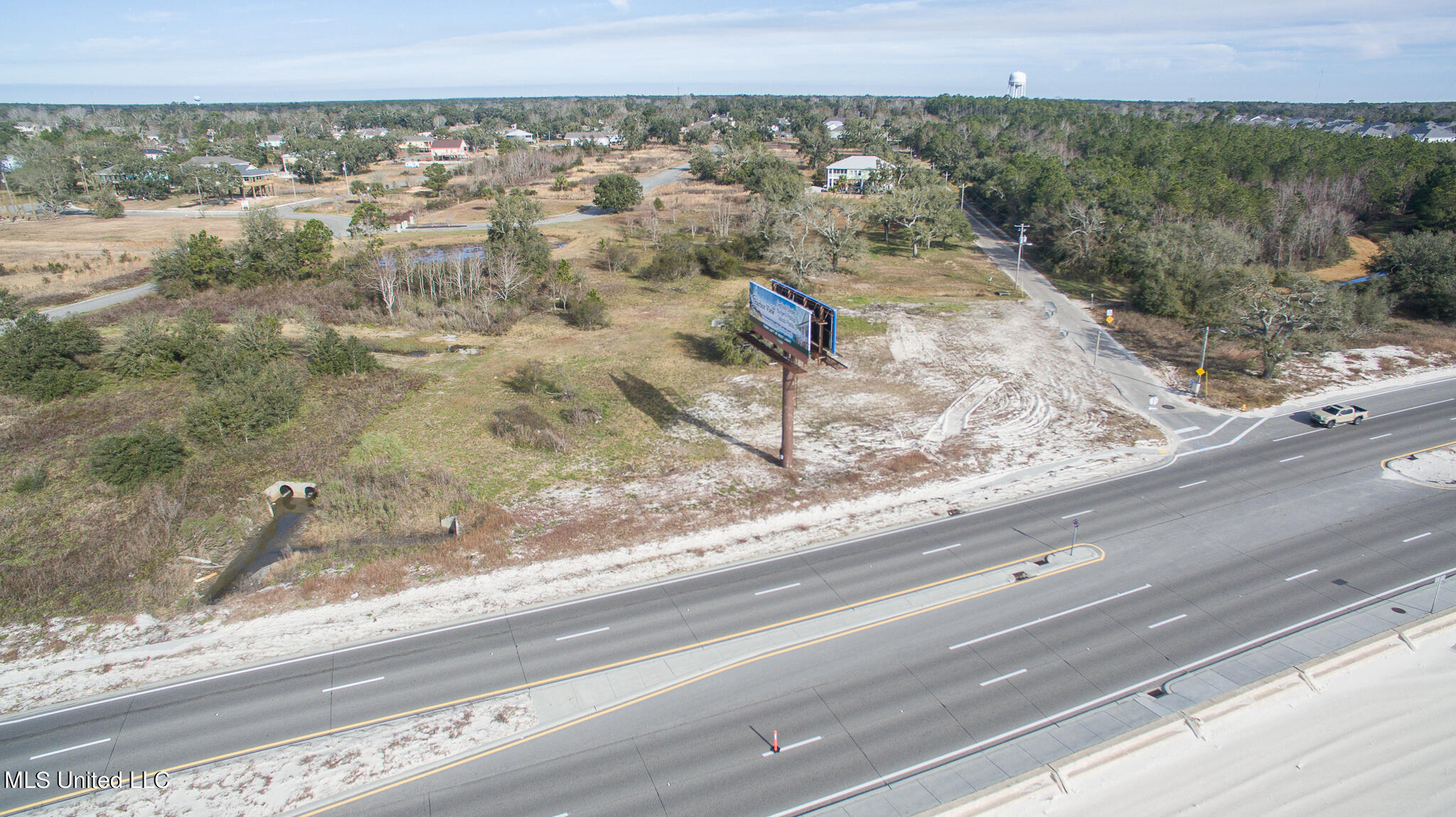 920 W Beach Boulevard Property Photo 1