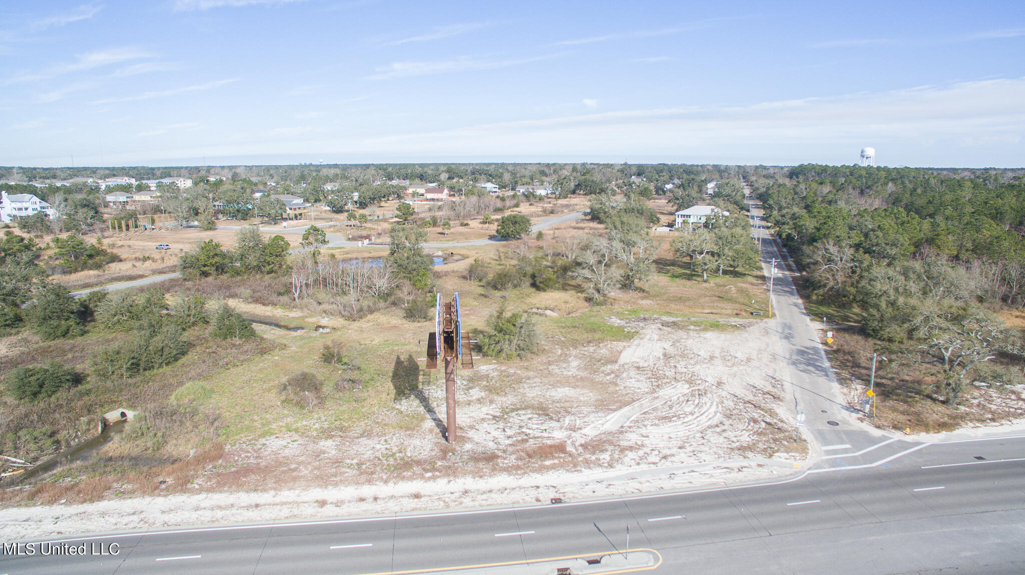 920 W Beach Boulevard Property Photo 3