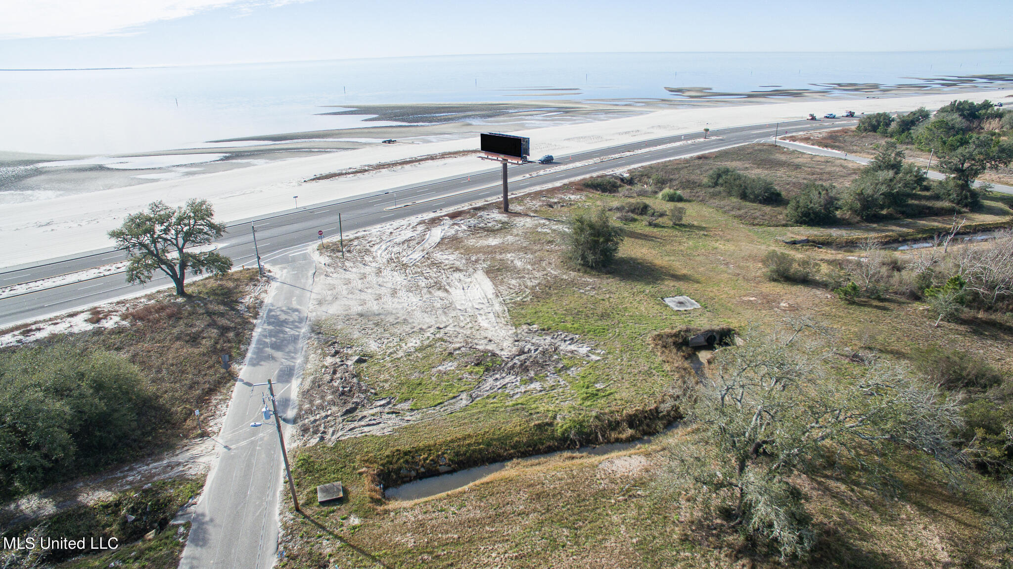 920 W Beach Boulevard Property Photo 8
