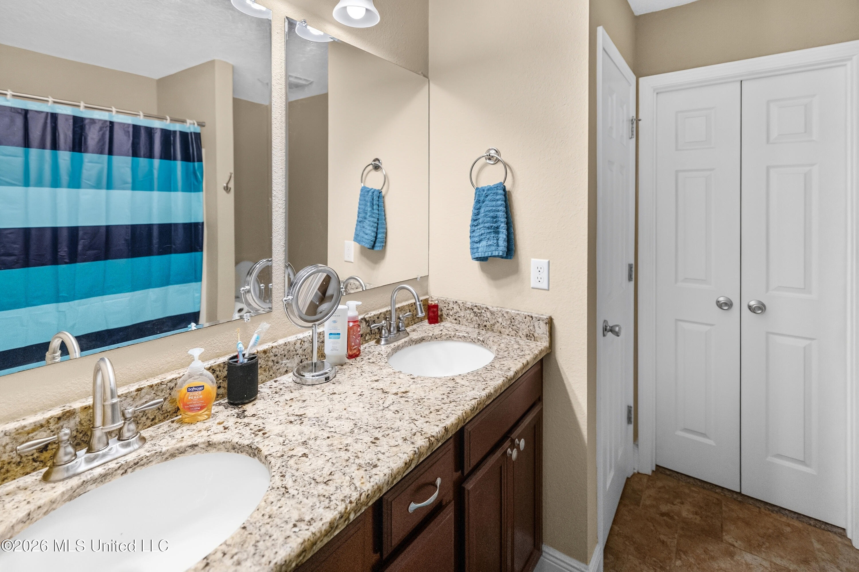 13696 Lawton Lane Property Photo 8