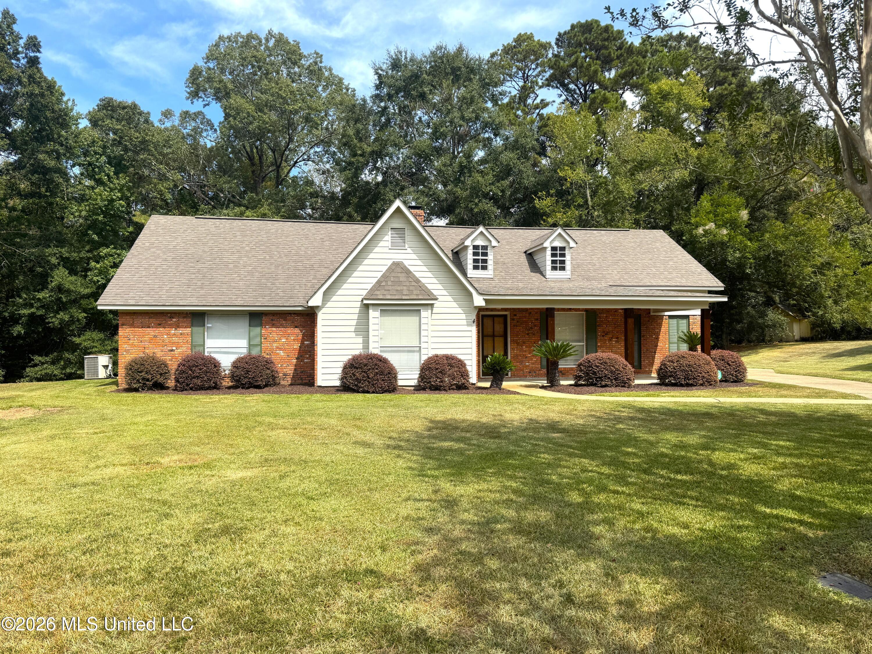 112 Greenwood Lane Property Photo 1