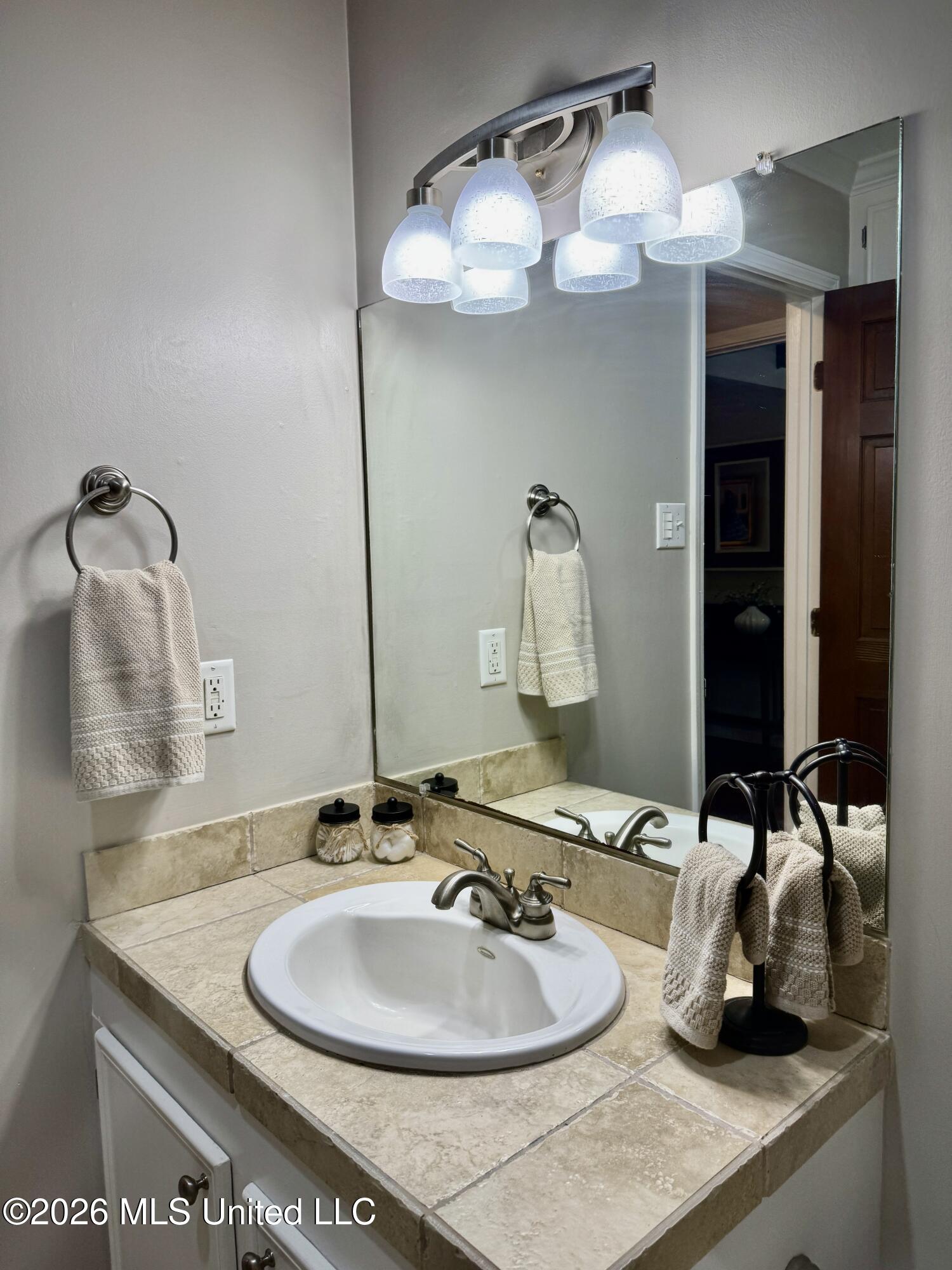 112 Greenwood Lane Property Photo 41