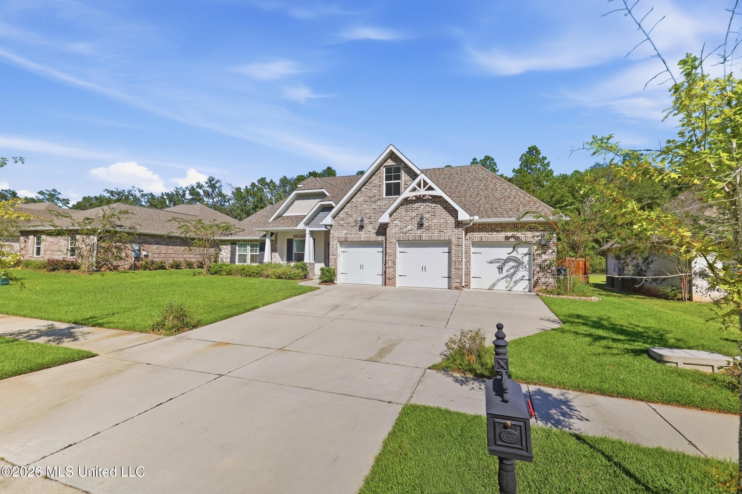 13462 Forest Ridge Drive Property Photo 2
