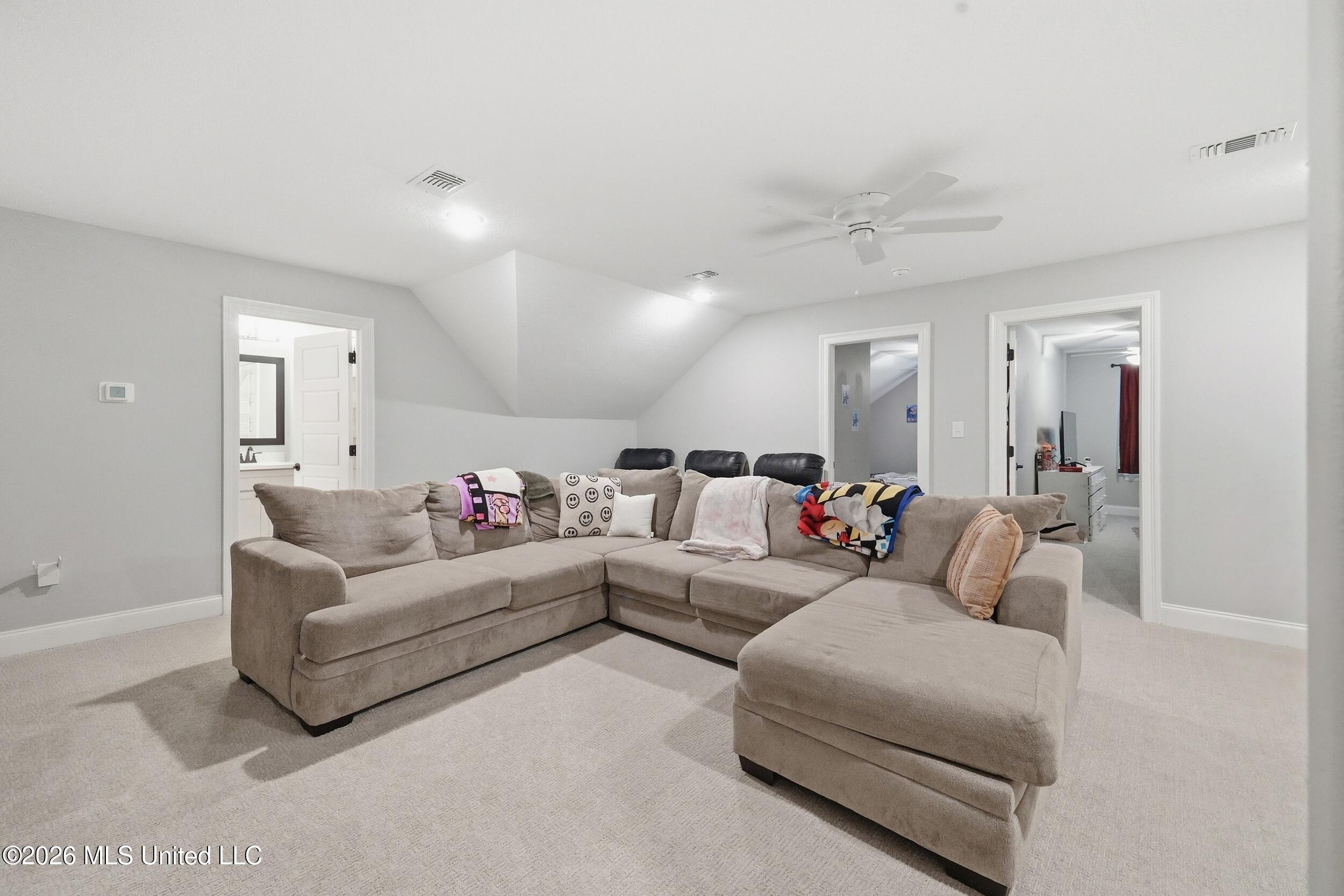 13462 Forest Ridge Drive Property Photo 34