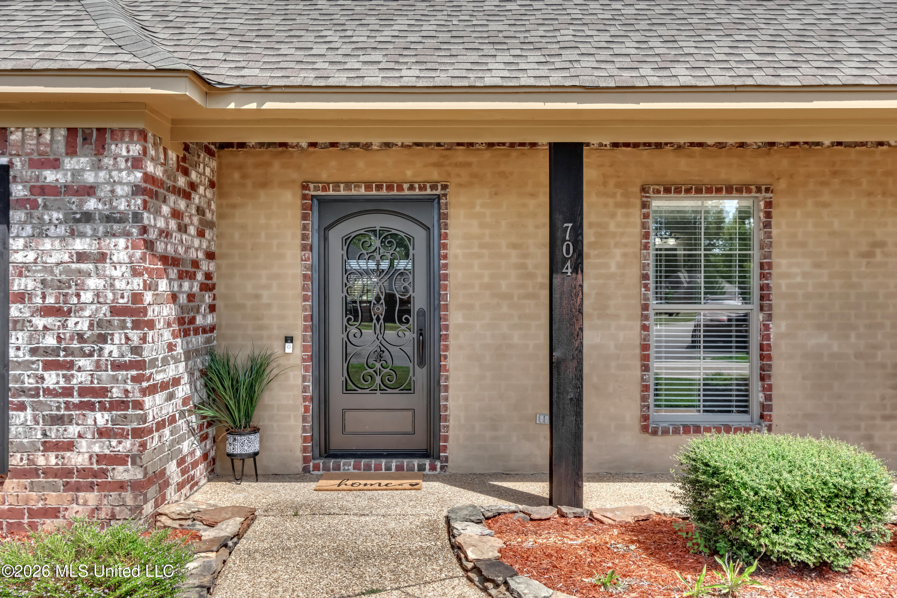 704 Pecan Court Property Photo 2