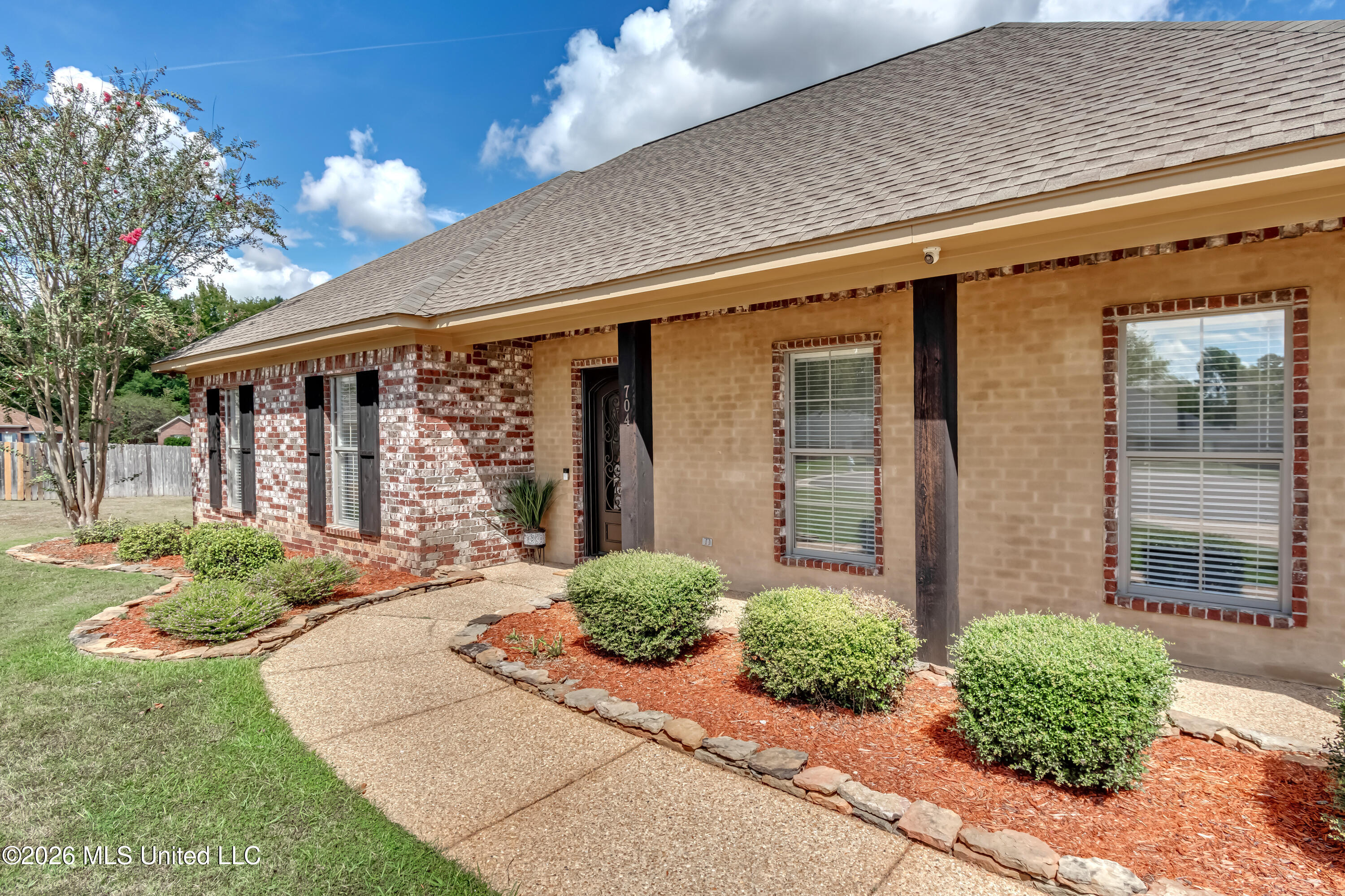 704 Pecan Court Property Photo 3