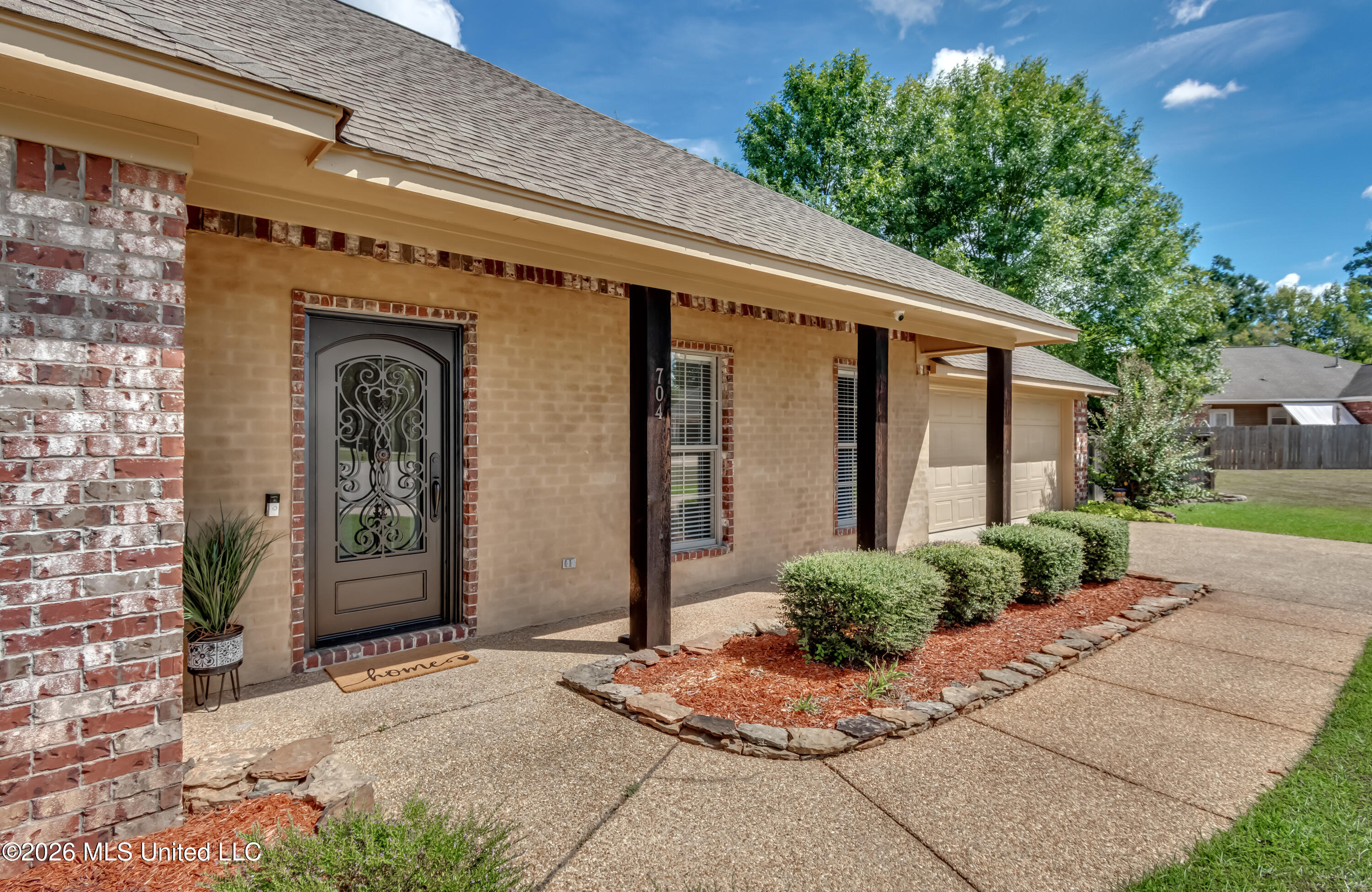 704 Pecan Court Property Photo 4