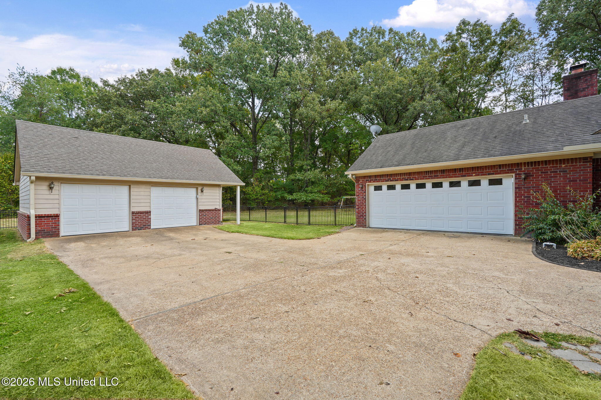 6376 Nellwood Drive Property Photo 3