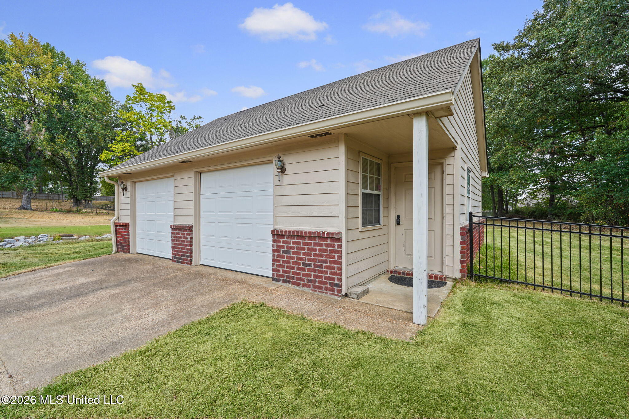 6376 Nellwood Drive Property Photo 4