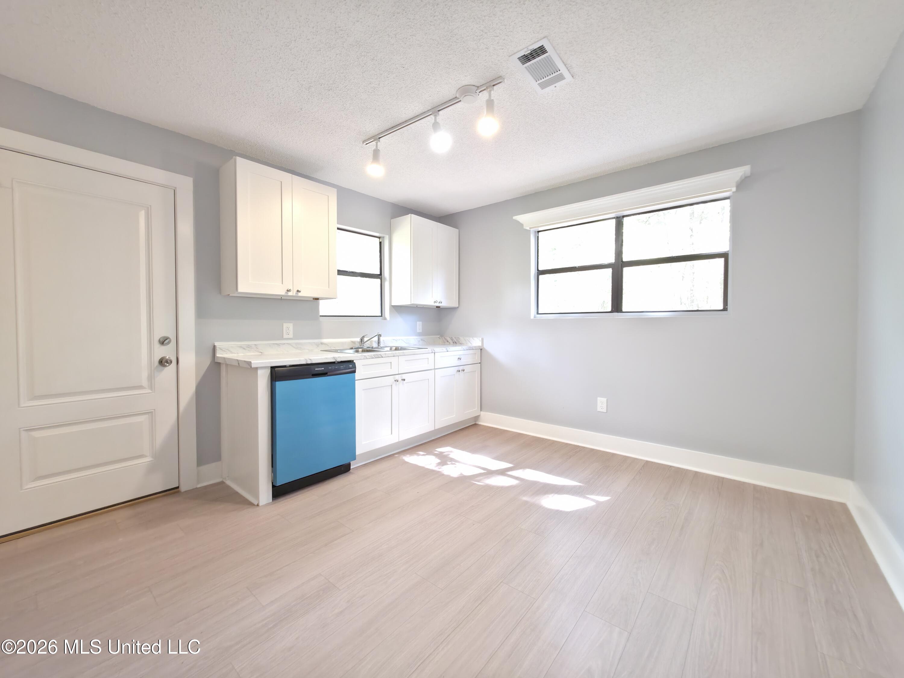 13362 Mock Street Property Photo 6