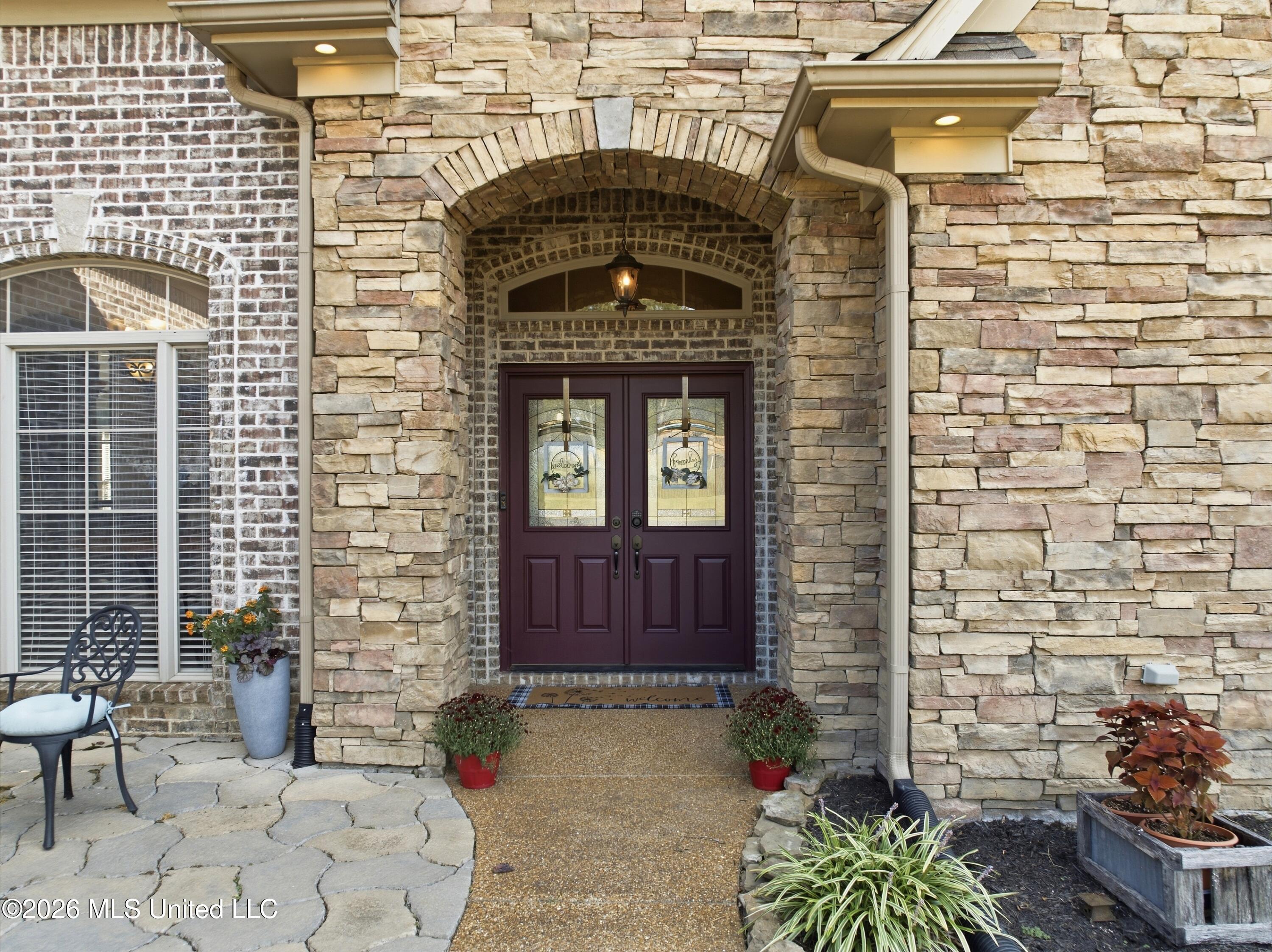 2747 S Fountain Gate Drive Property Photo 3
