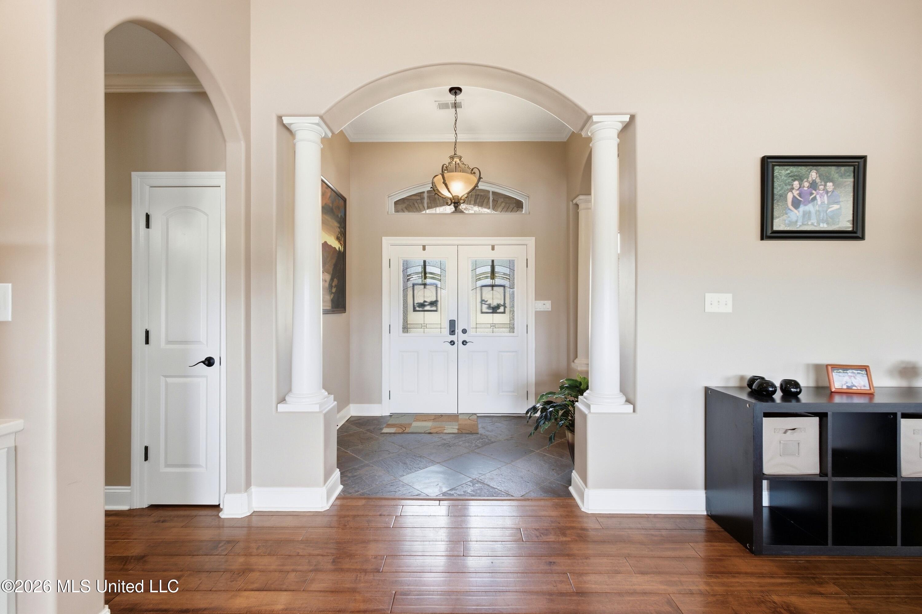 2747 S Fountain Gate Drive Property Photo 4