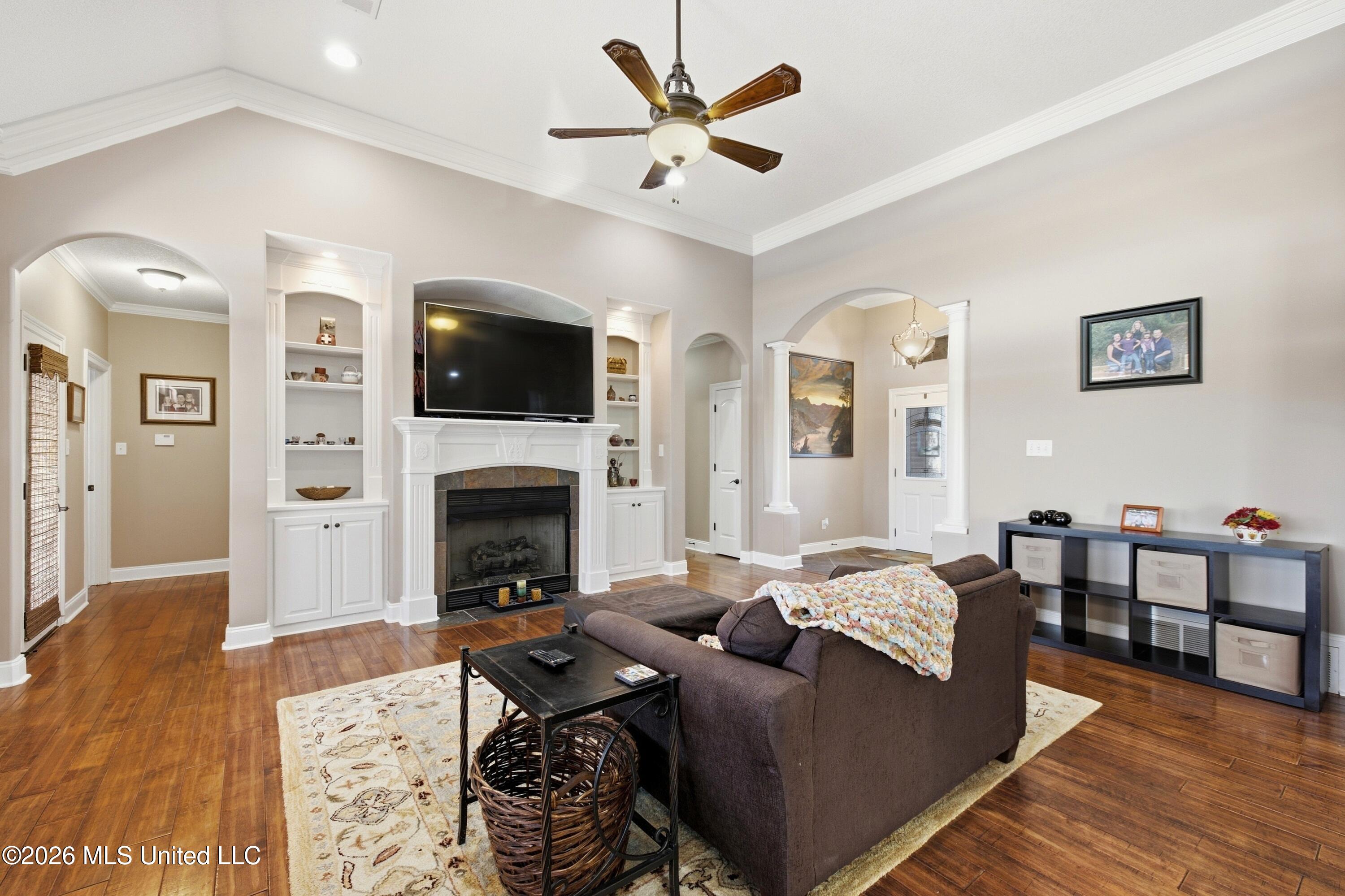 2747 S Fountain Gate Drive Property Photo 8