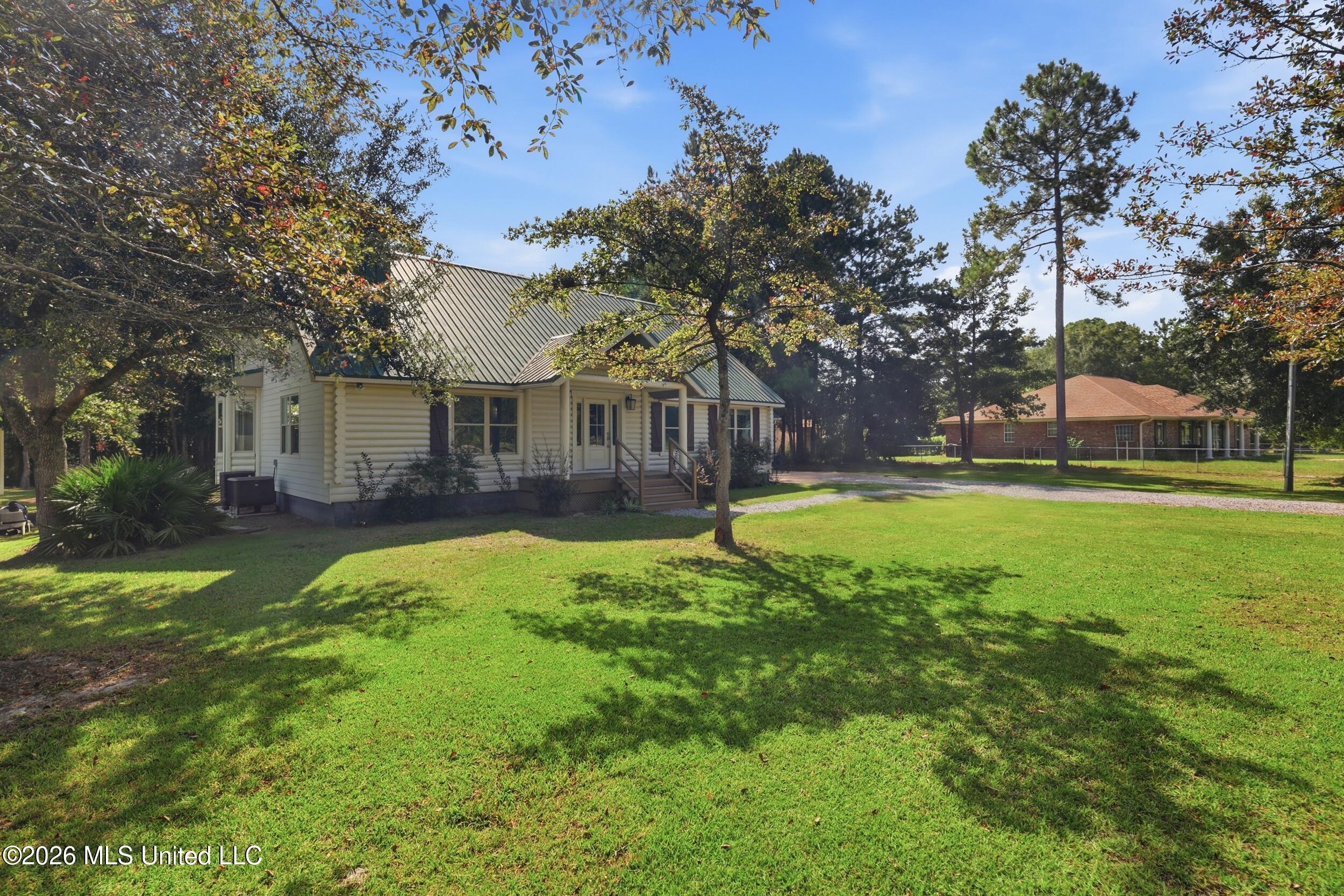 17176 Magnolia Cove Drive Property Photo 4