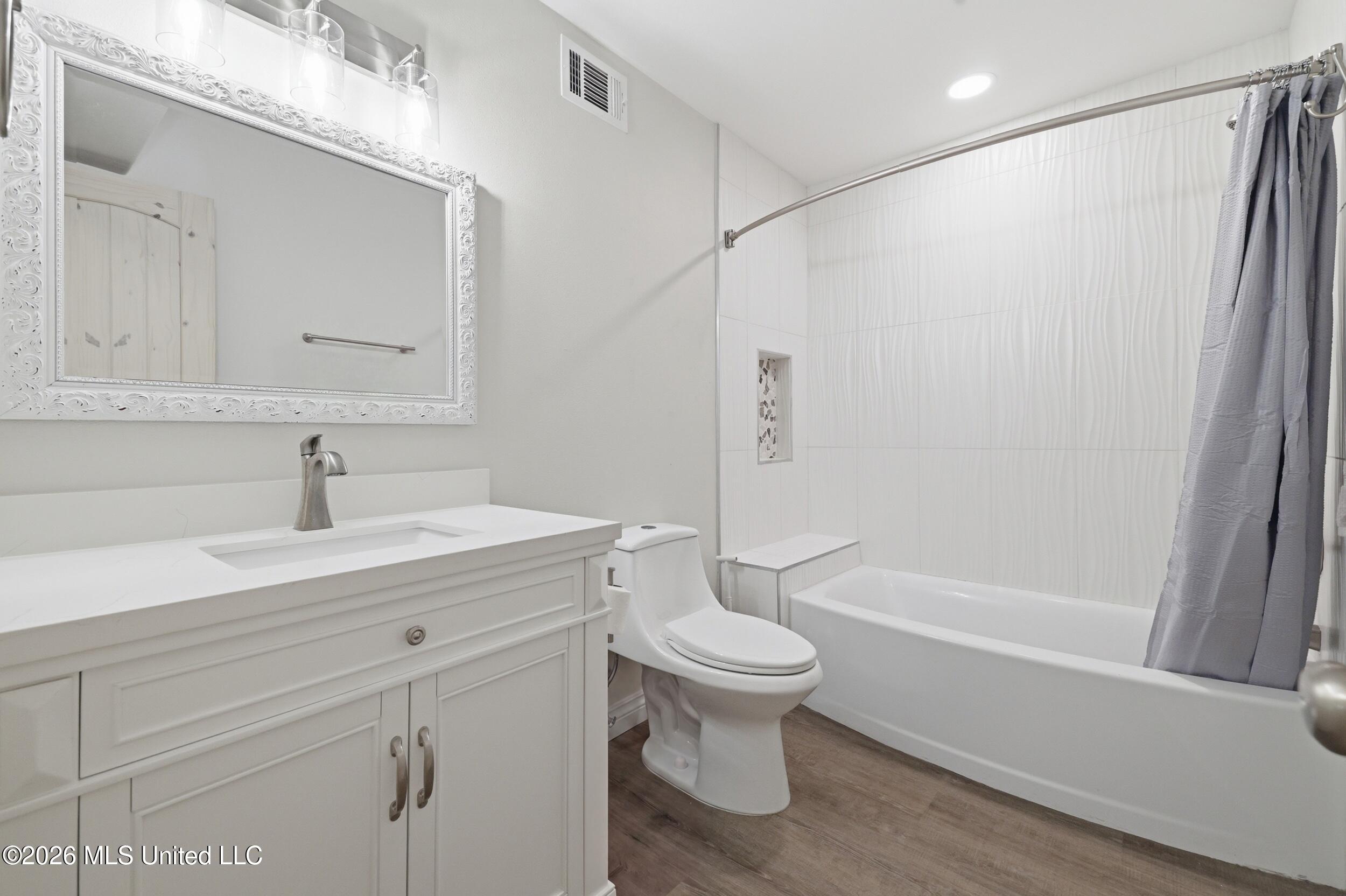 17176 Magnolia Cove Drive Property Photo 28