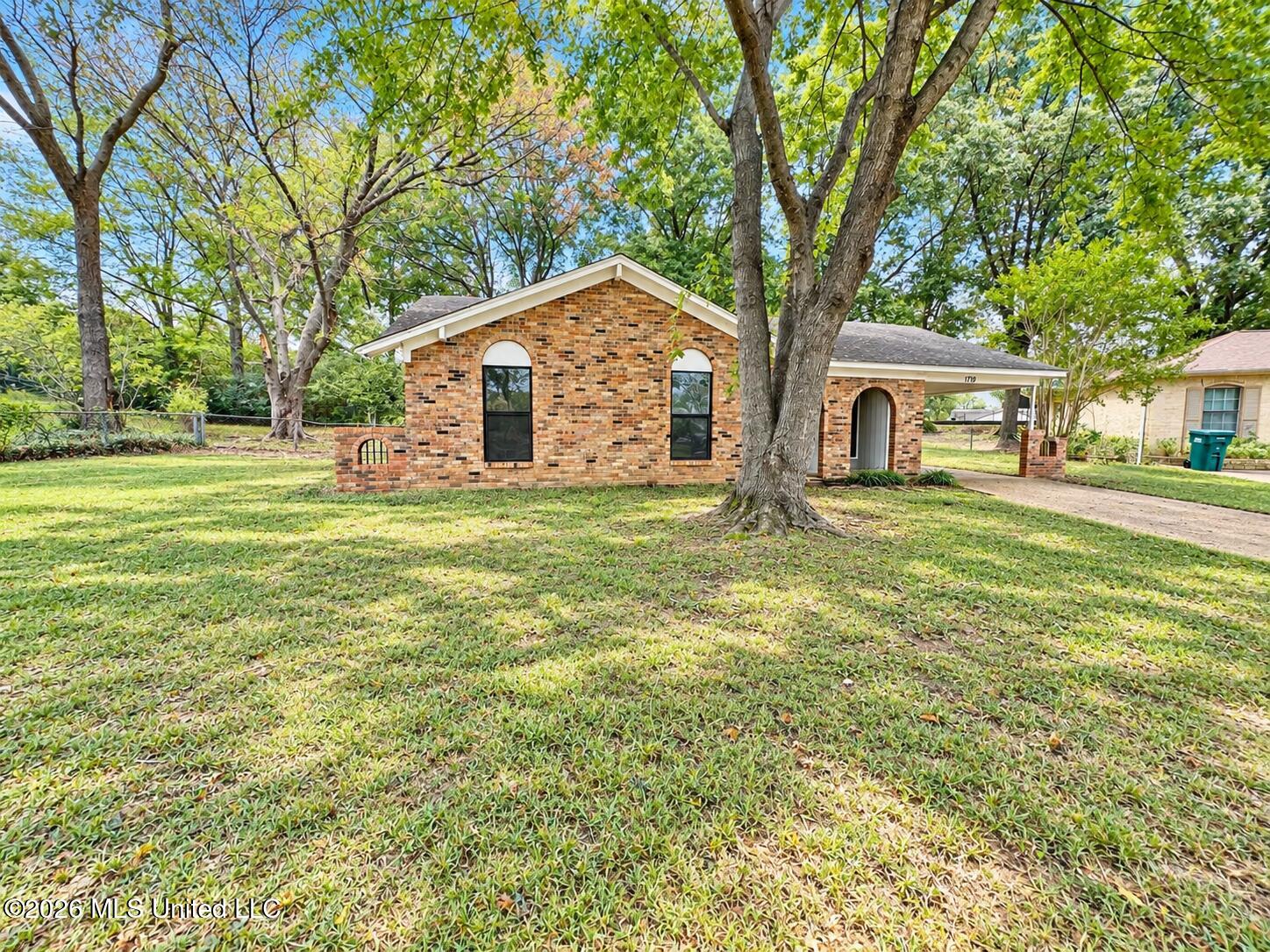 1719 Brown Cove Property Photo 3