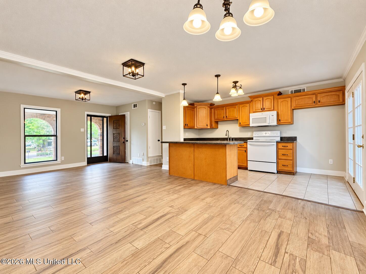 1719 Brown Cove Property Photo 6