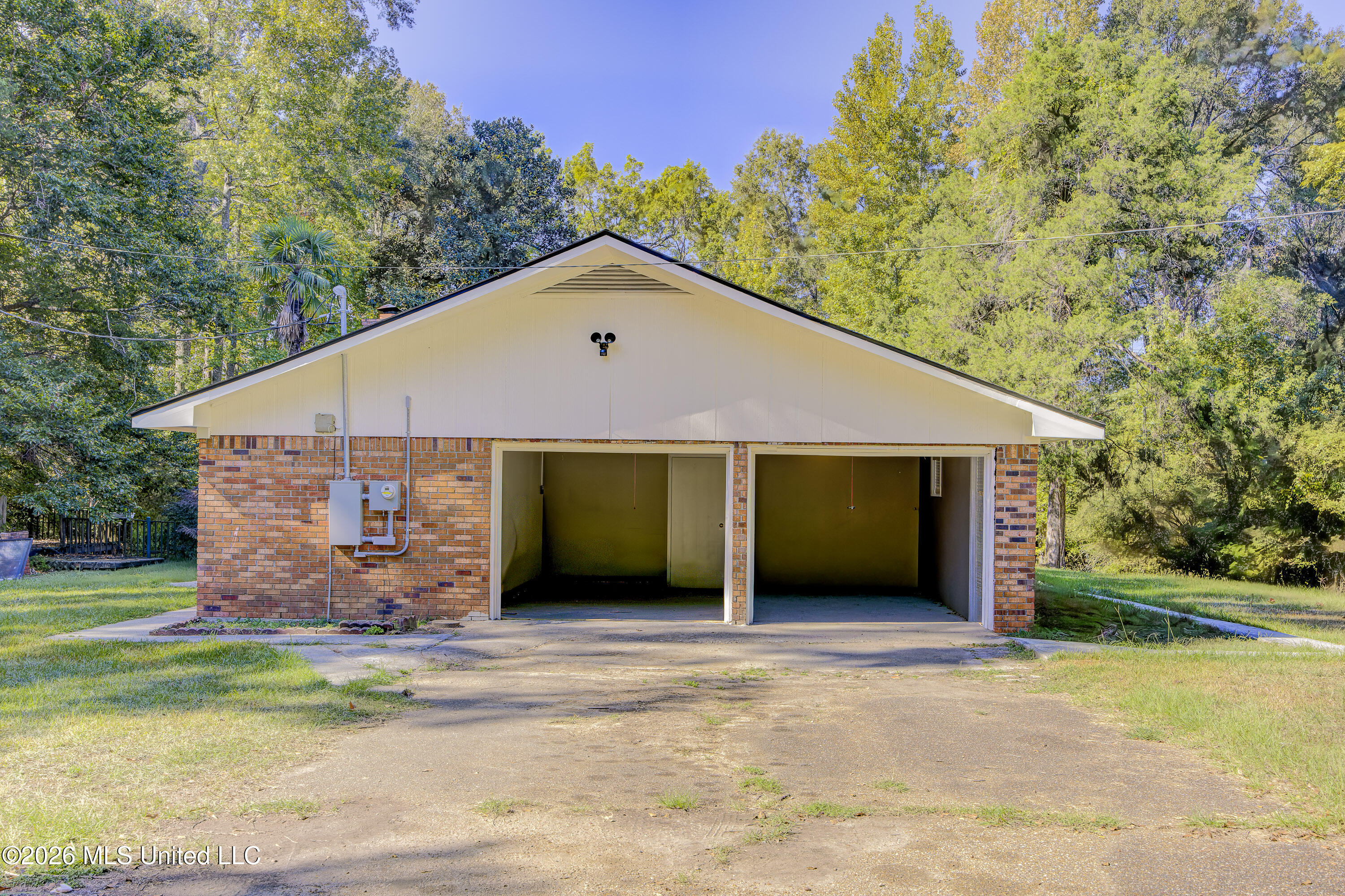 1060 Holt Drive Property Photo 3