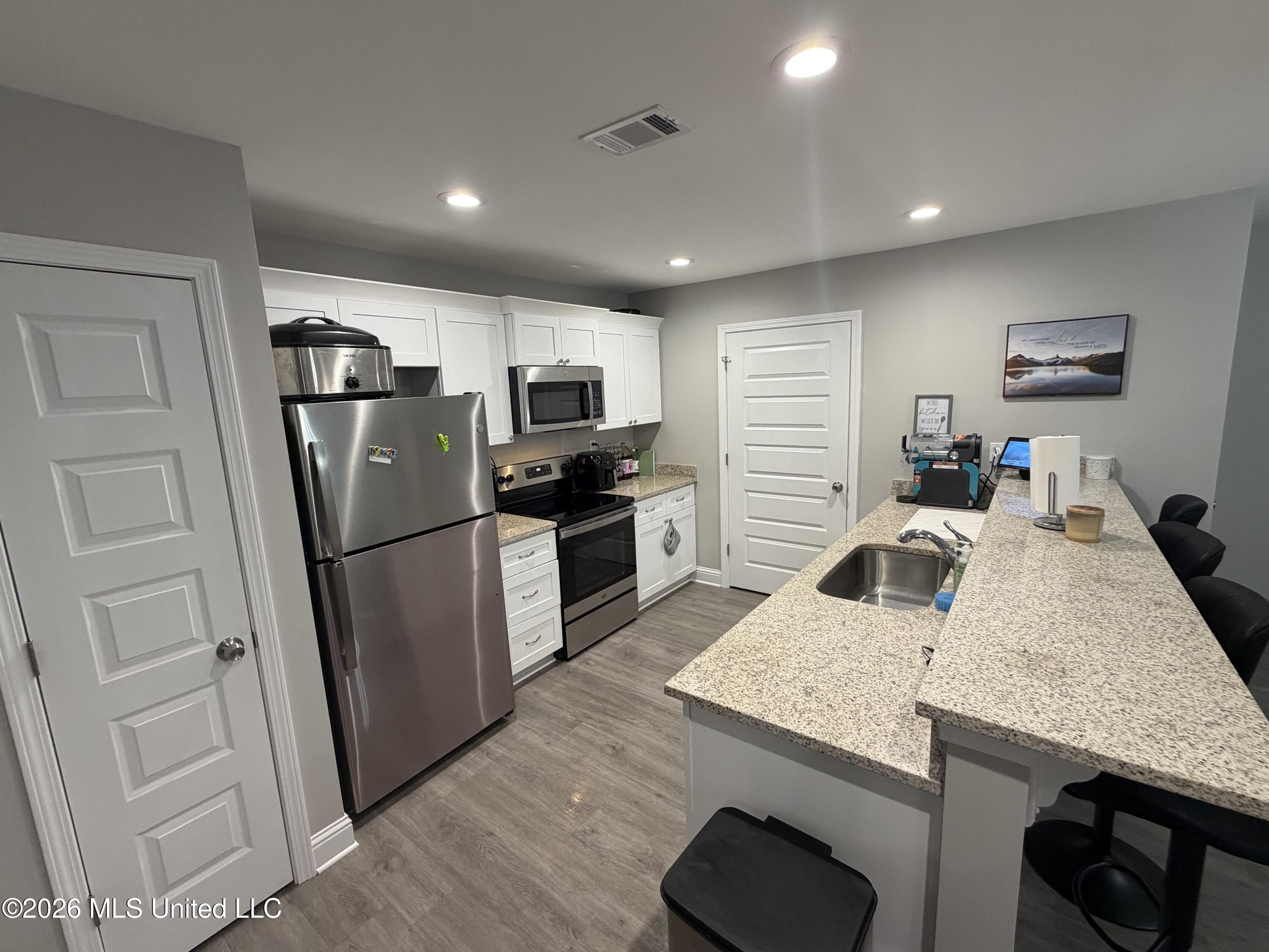 444 Peters Road Property Photo 9