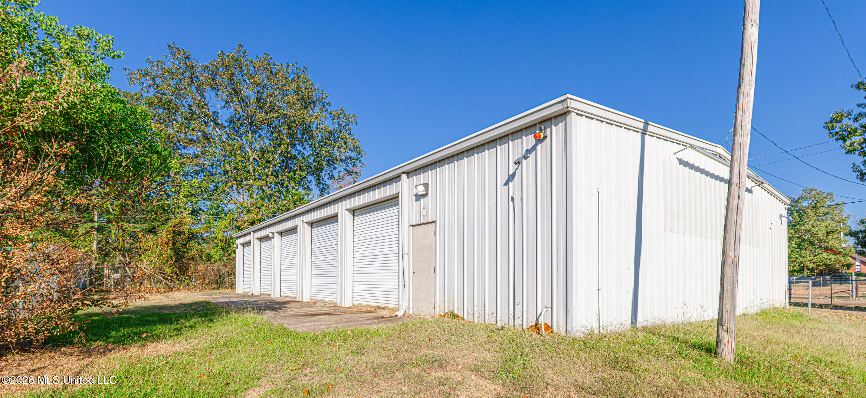 3607 Interstate 55 Property Photo 2