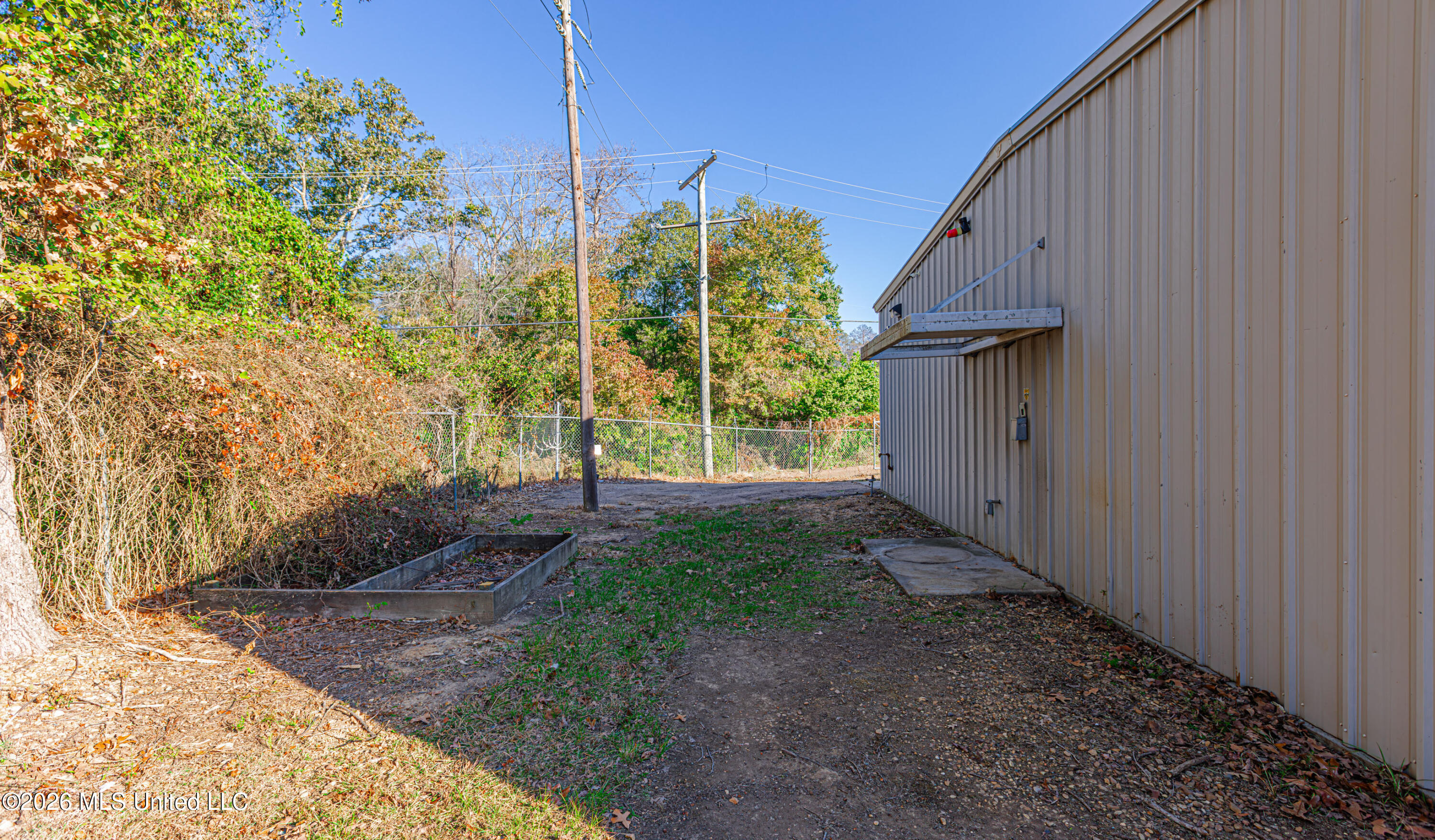 3607 Interstate 55 Property Photo 6