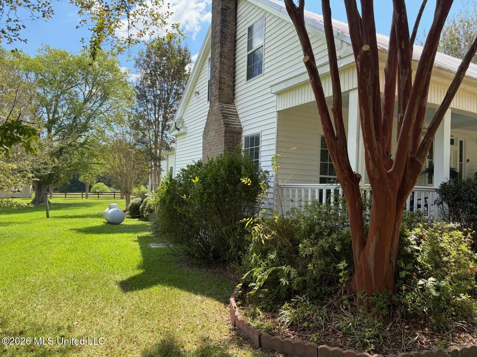 1046 Mullins Property Photo 4