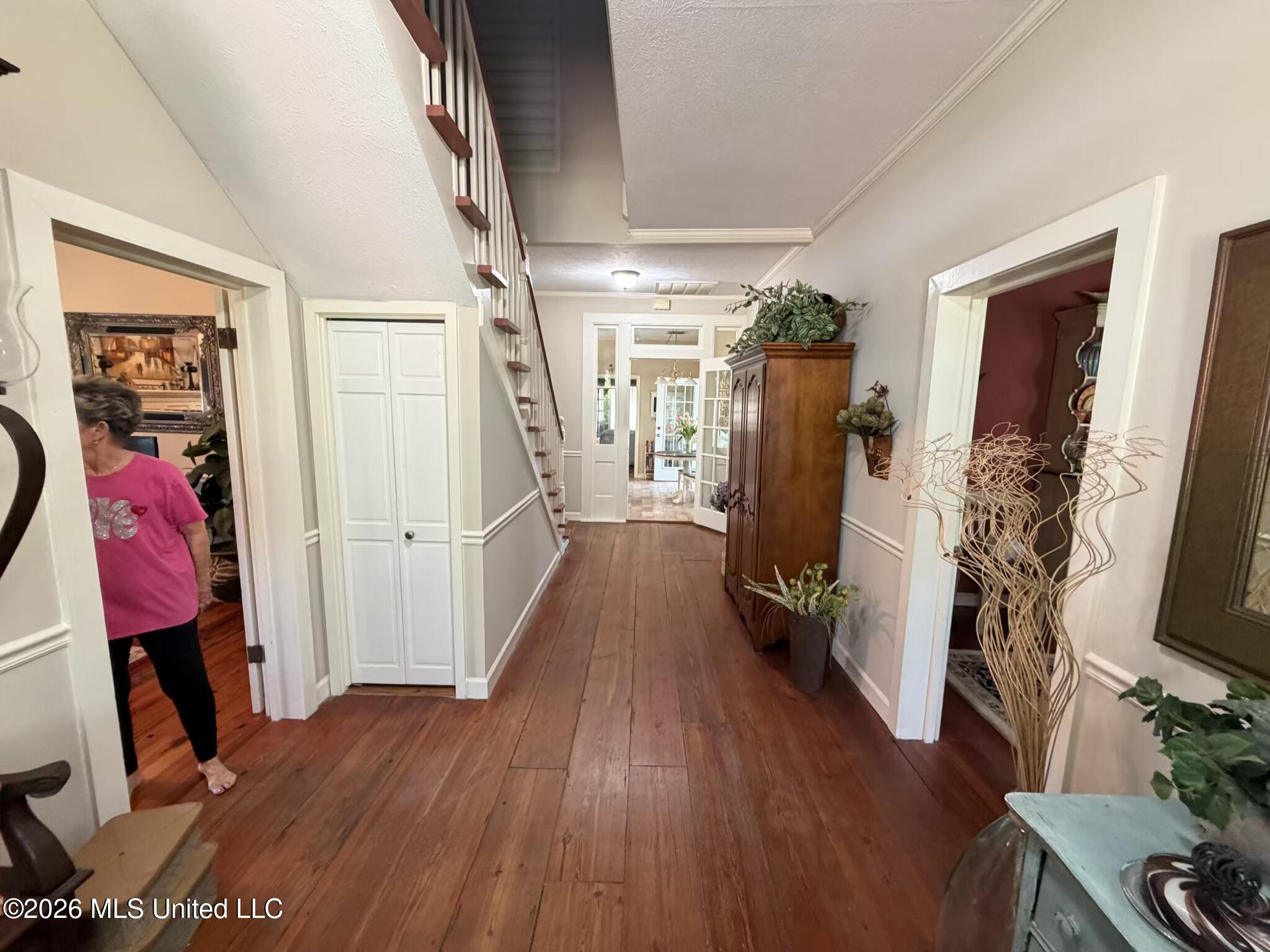 1046 Mullins Property Photo 7