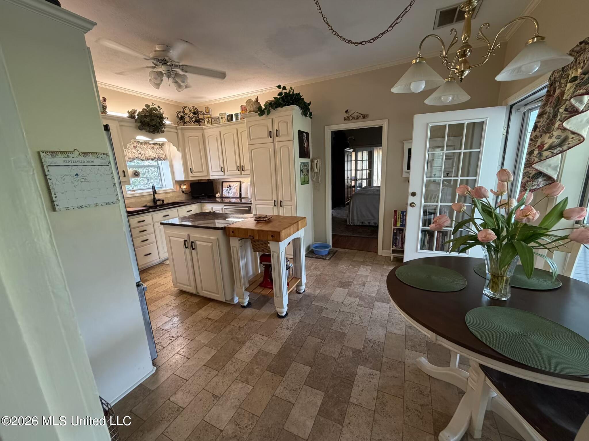 1046 Mullins Property Photo 11