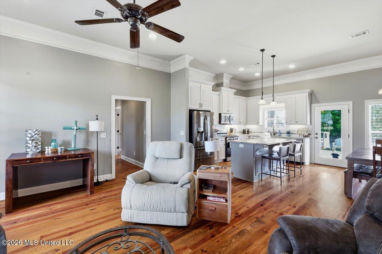 2022 E Ridge Circle Property Photo 8