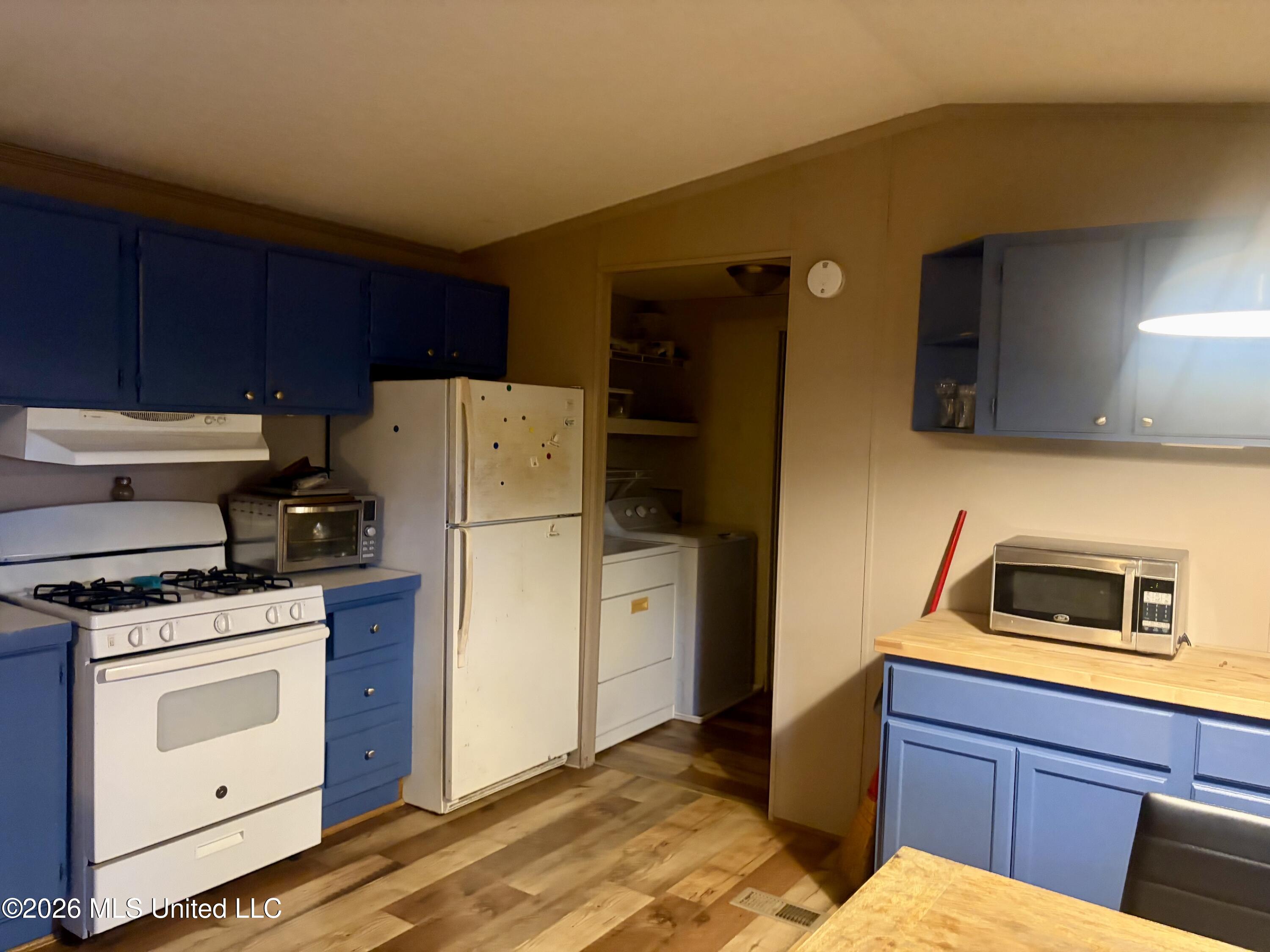 1310 Jones Loop Property Photo 23