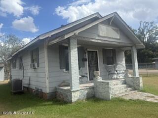 207 10th Street Property Photo 2