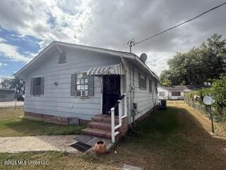 207 10th Street Property Photo 3