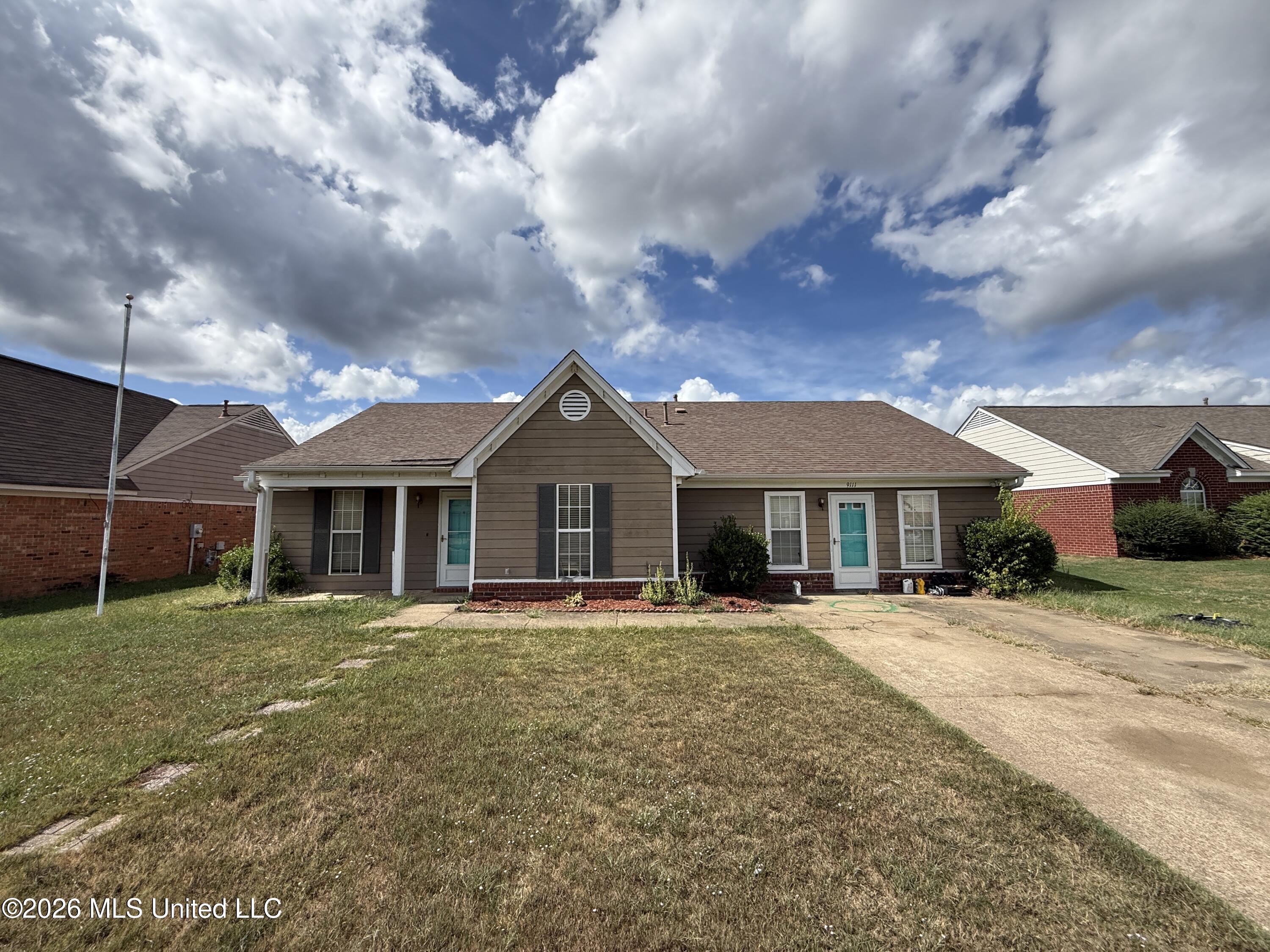 9111 Bentley Woods Drive Property Photo 1