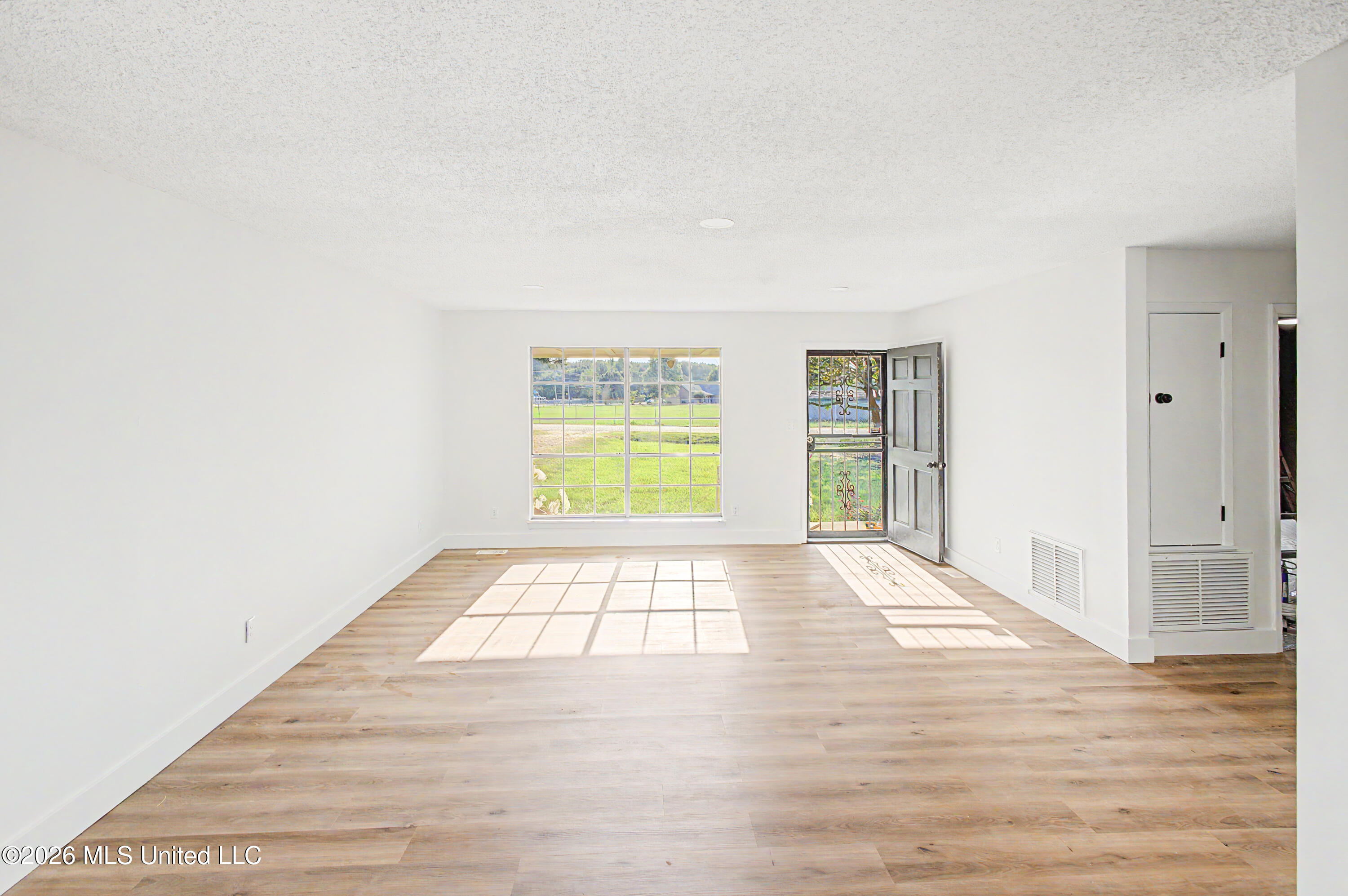 713 West Street Property Photo 2