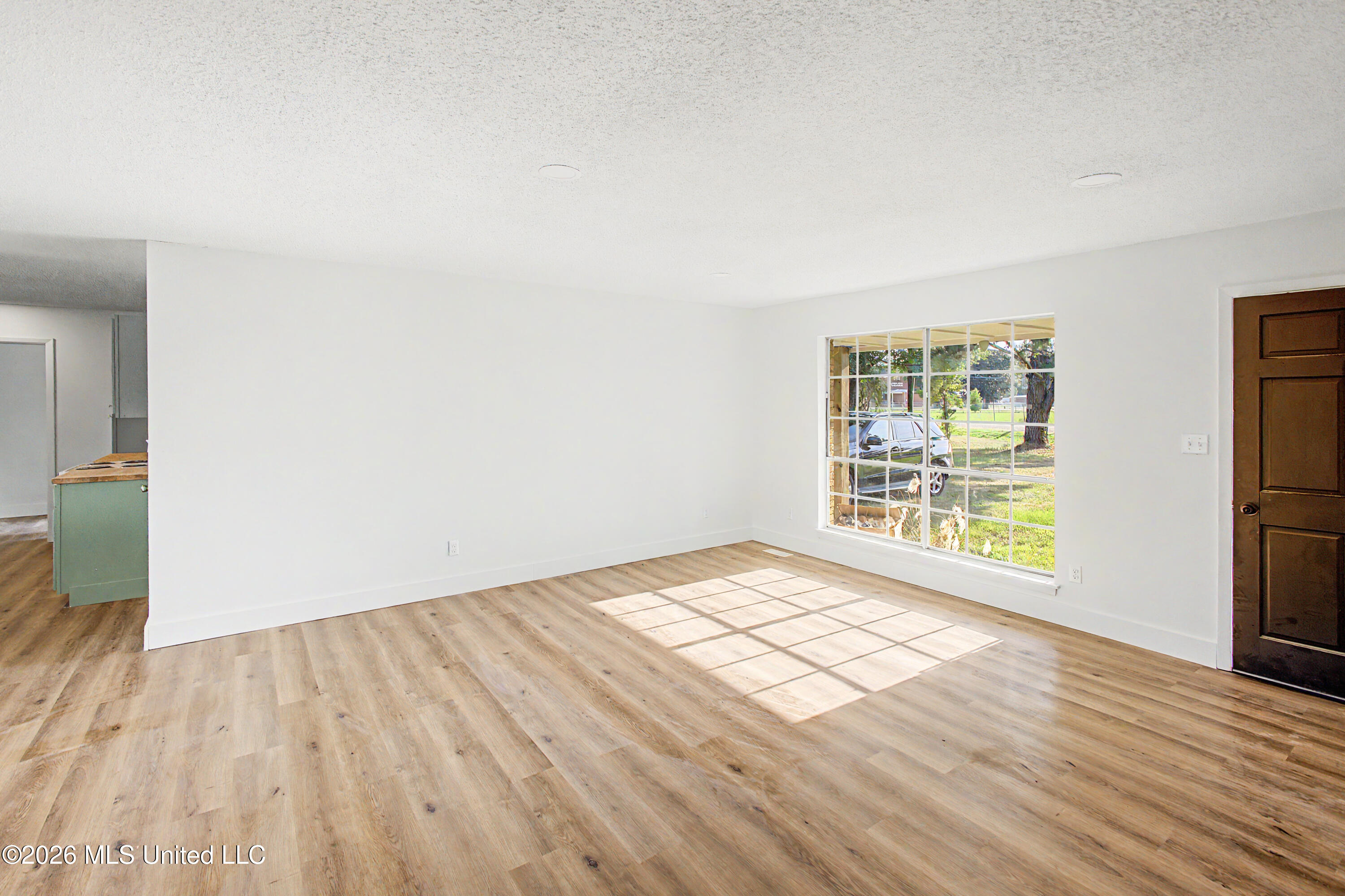 713 West Street Property Photo 4