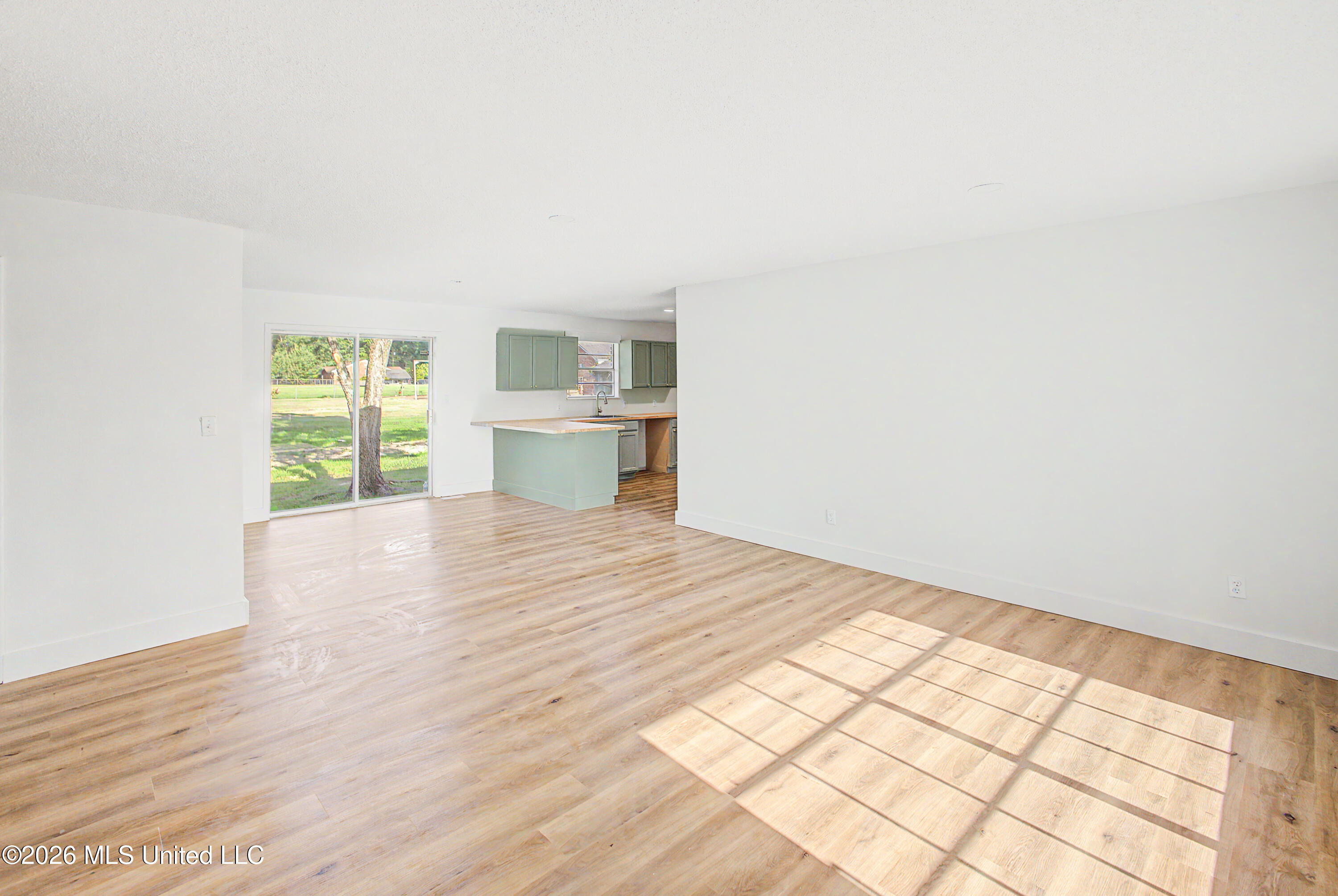 713 West Street Property Photo 5