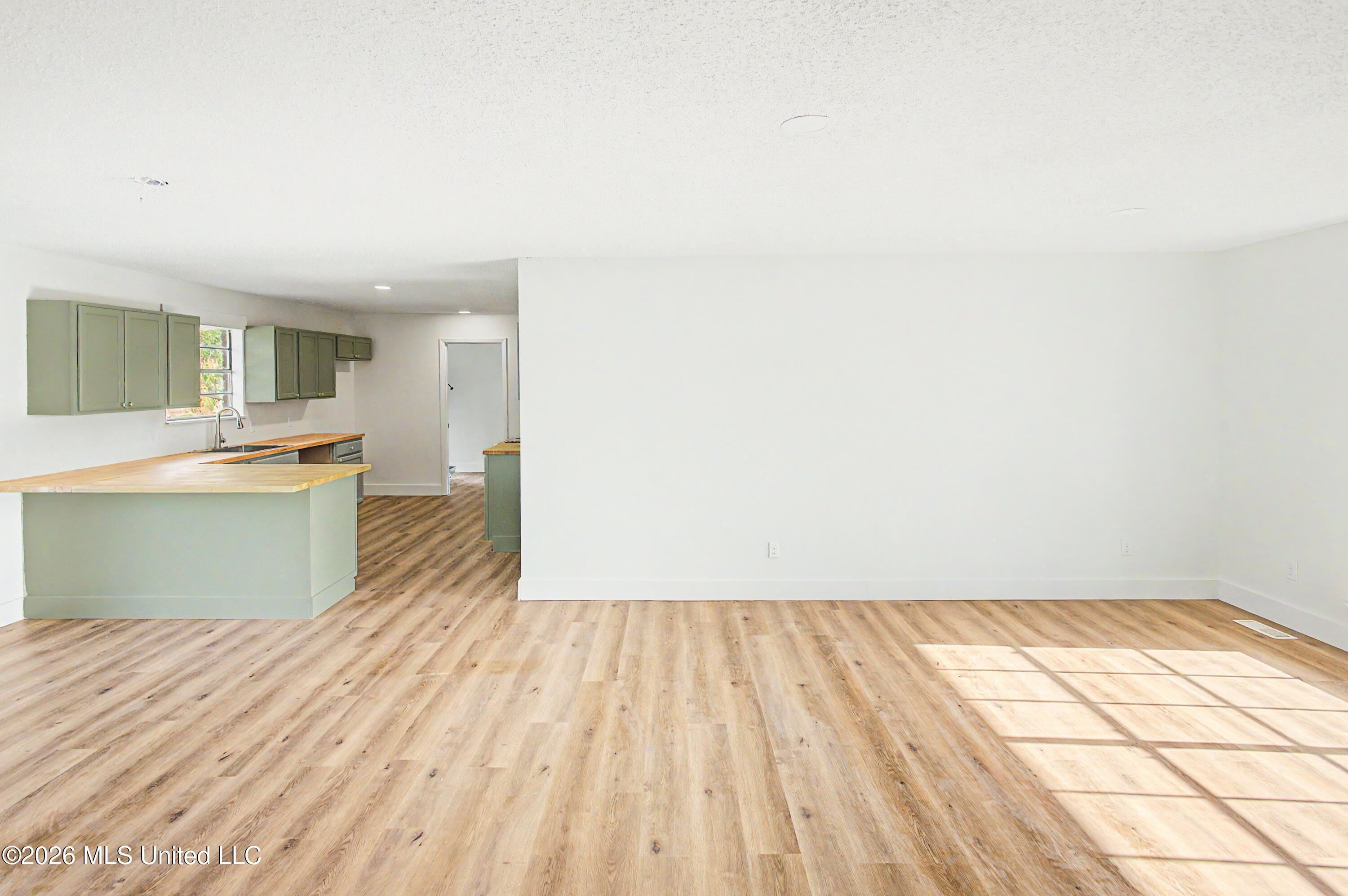 713 West Street Property Photo 6