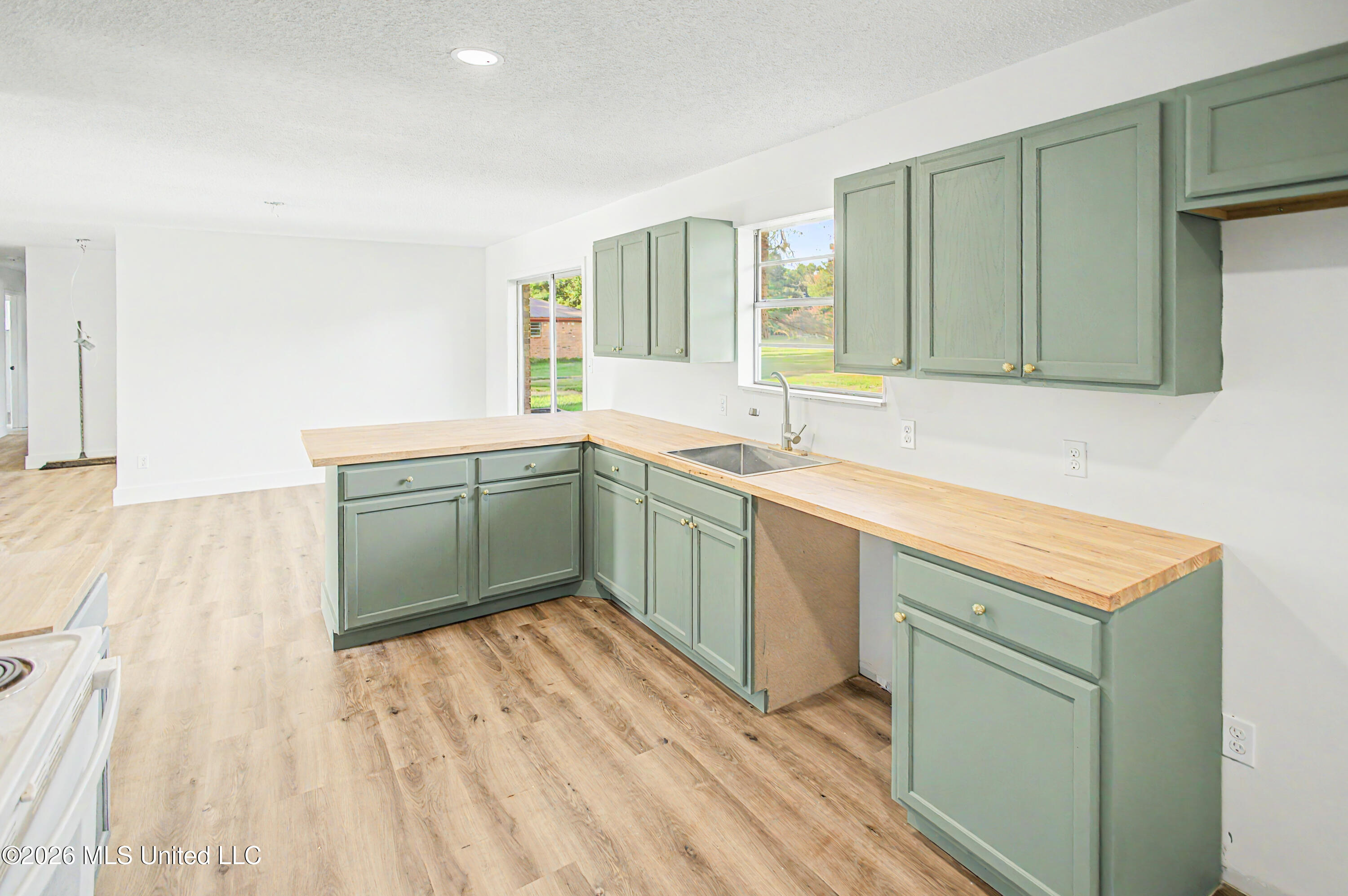 713 West Street Property Photo 8