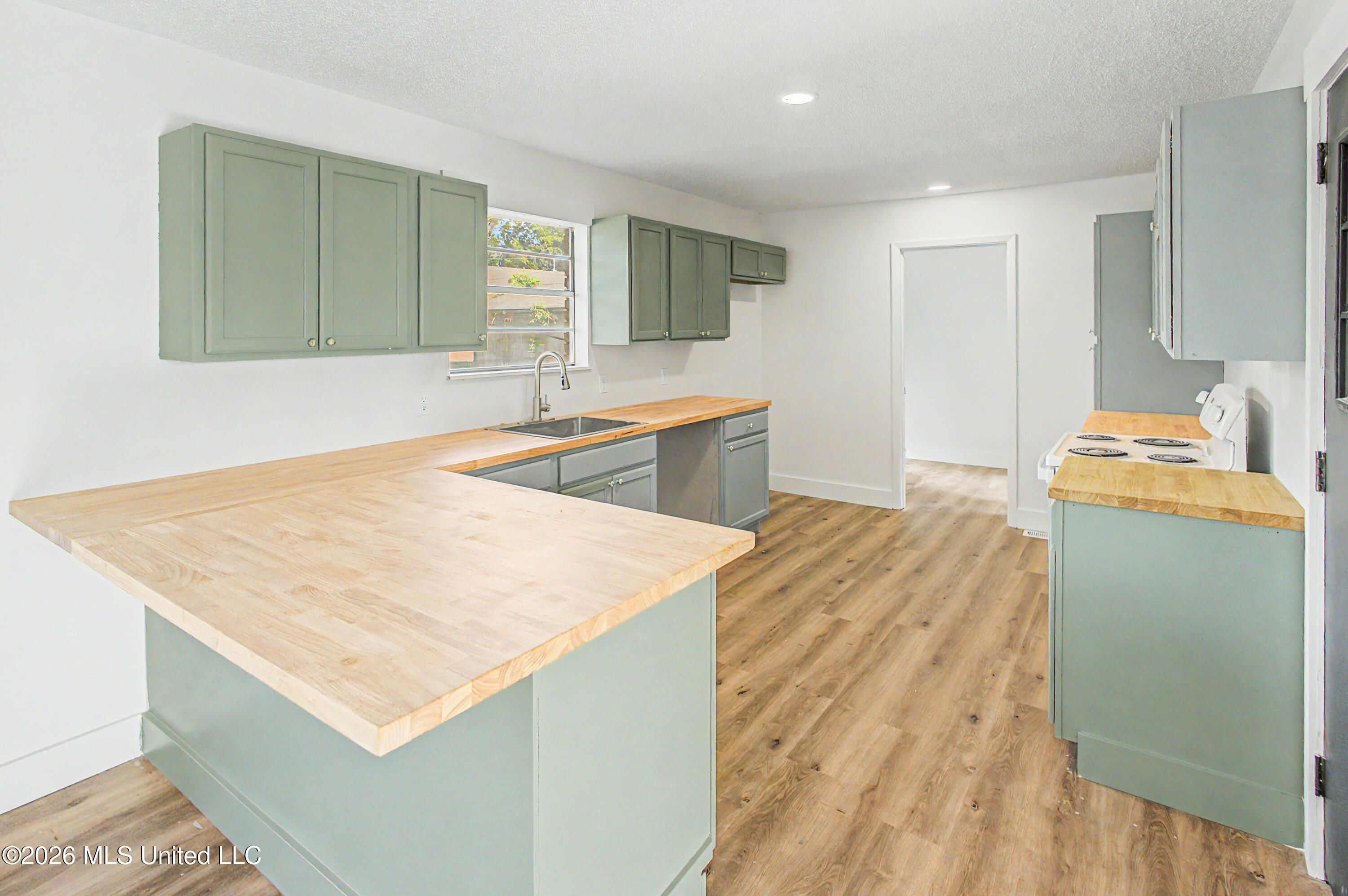 713 West Street Property Photo 10