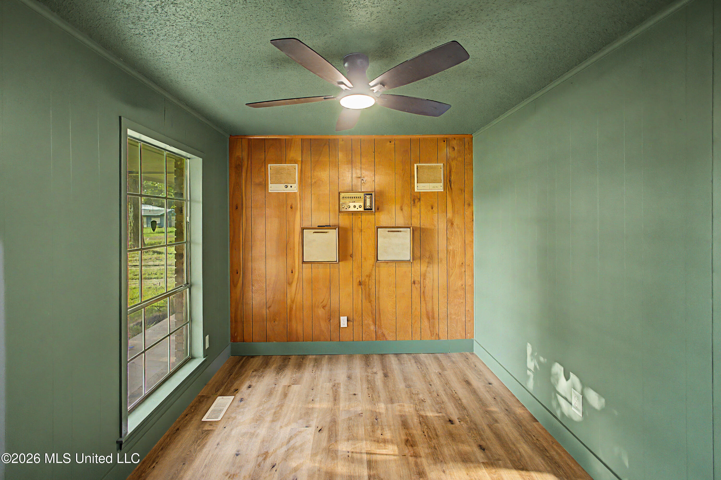 713 West Street Property Photo 11