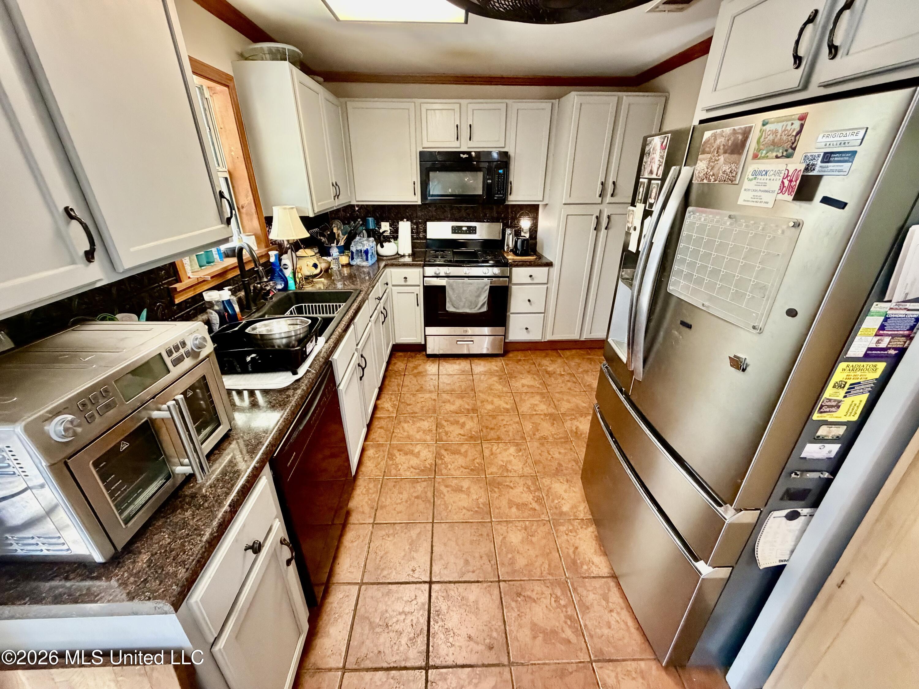 365 3rd Street Property Photo 8