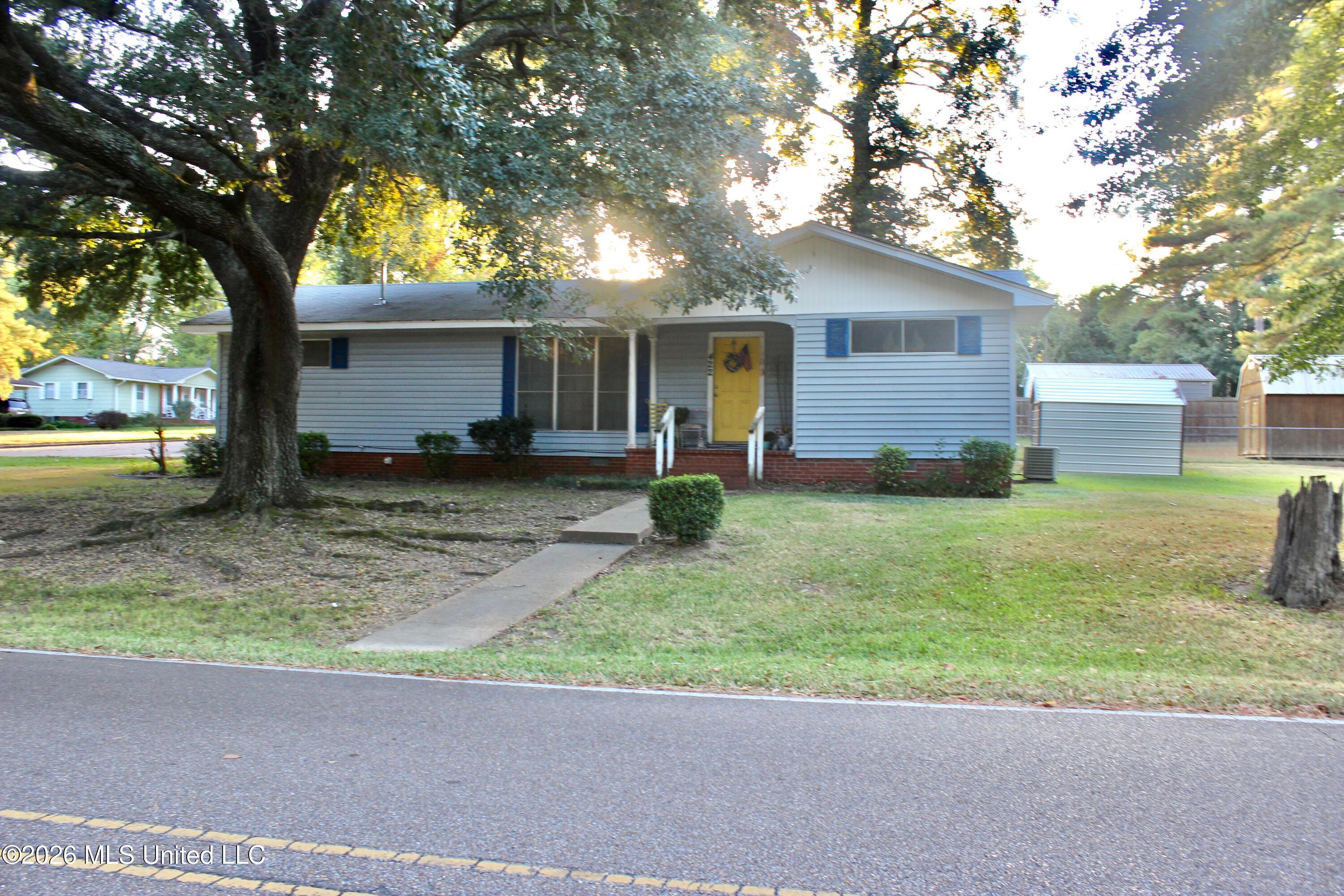422 Weems Drive Property Photo 1