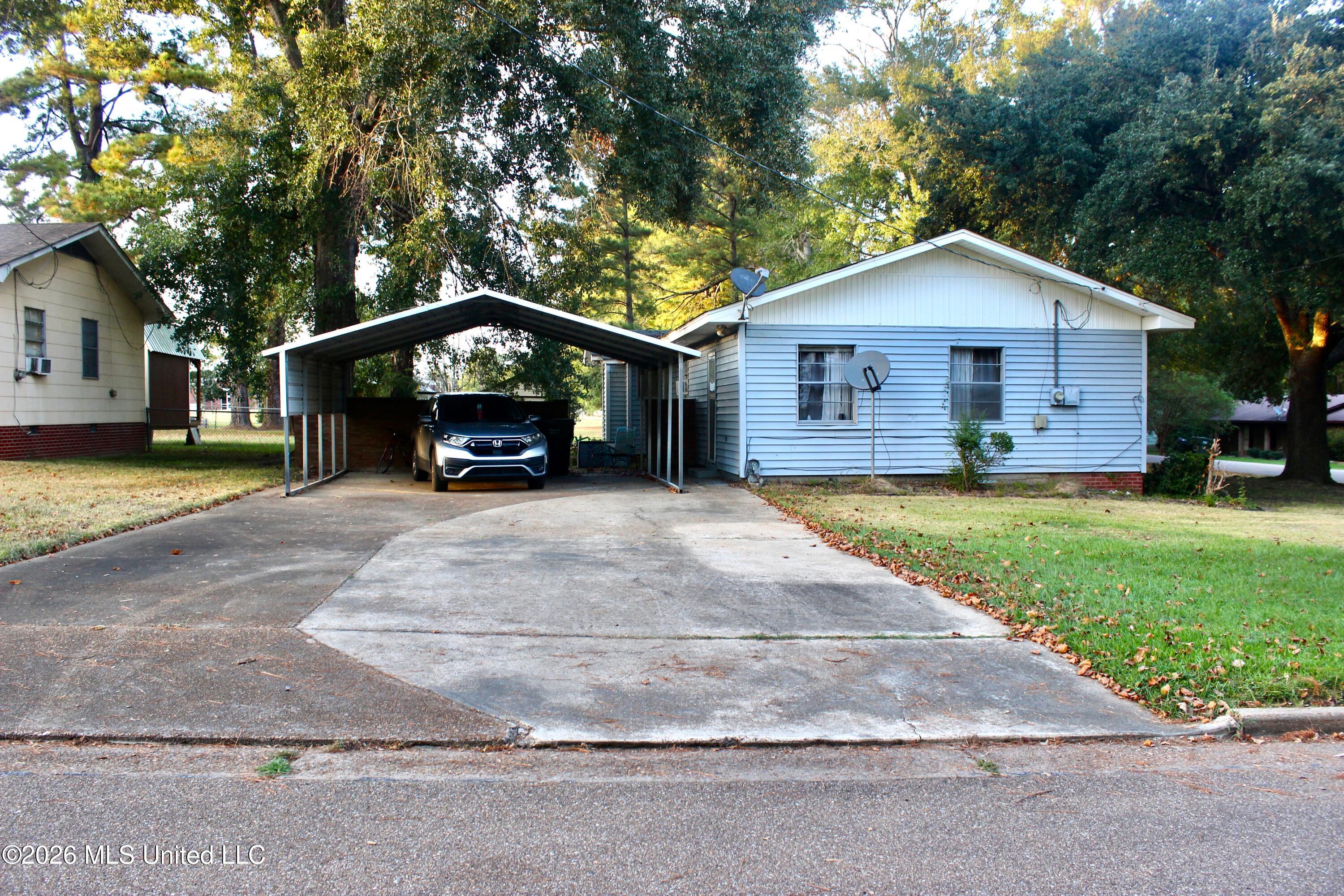 422 Weems Drive Property Photo 3