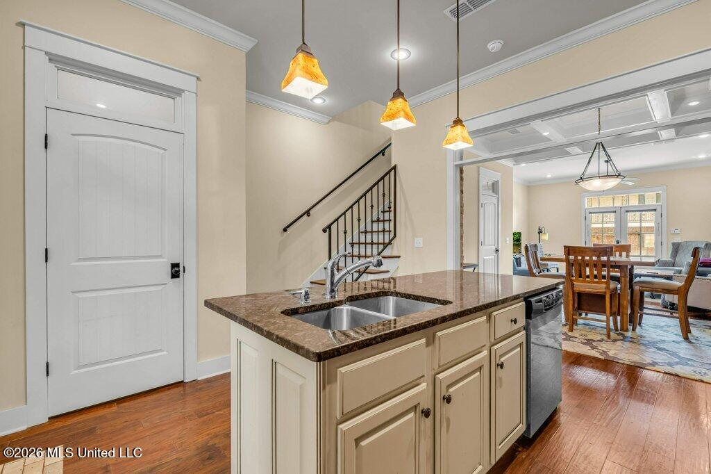 100 River Road Property Photo 6