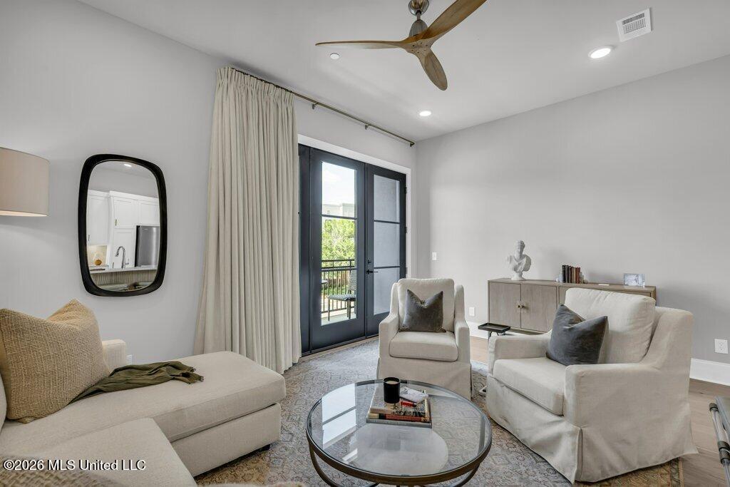 403 Russell Street Property Photo 8