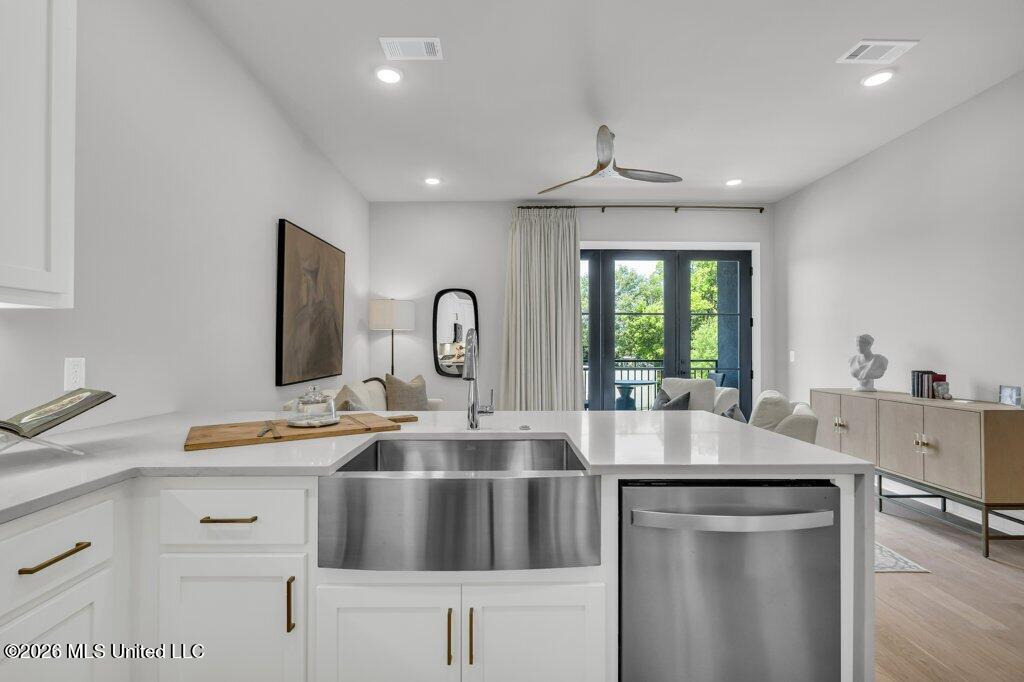403 Russell Street Property Photo 5