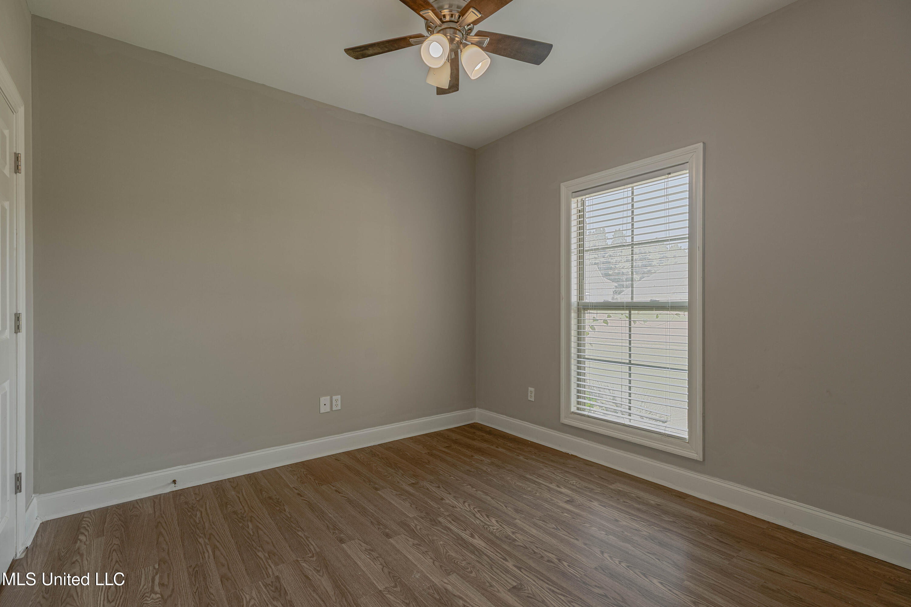 402 Montrose Place Property Photo 34