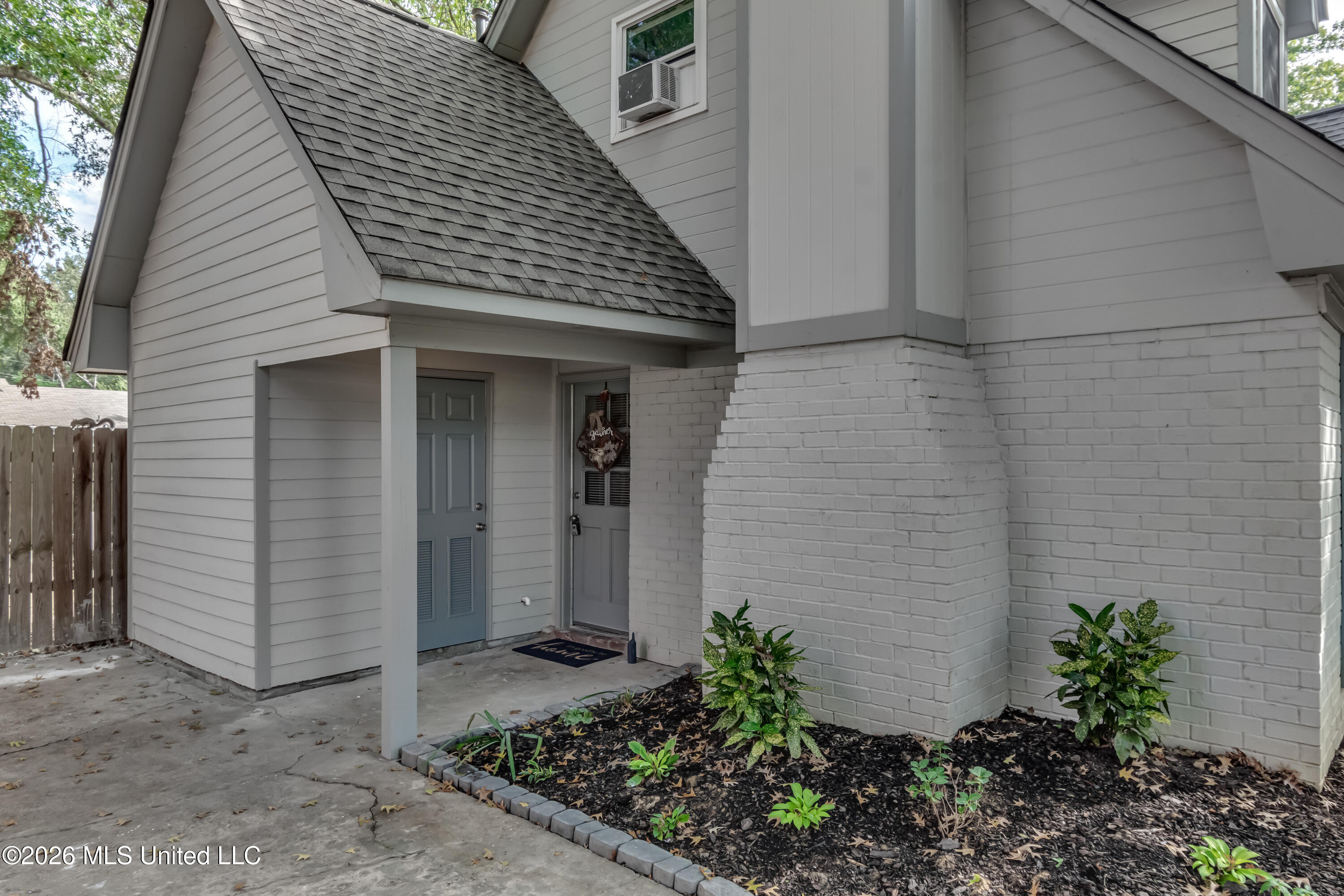 214 Salem Square Property Photo 7